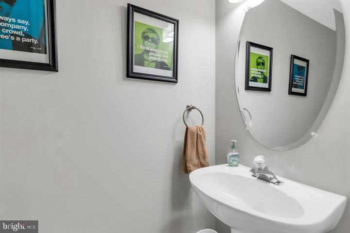 SIGNATURE AT BROADLANDS - Residential Lease