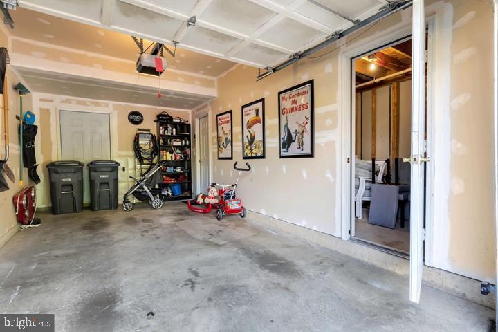 SIGNATURE AT BROADLANDS - Residential Lease