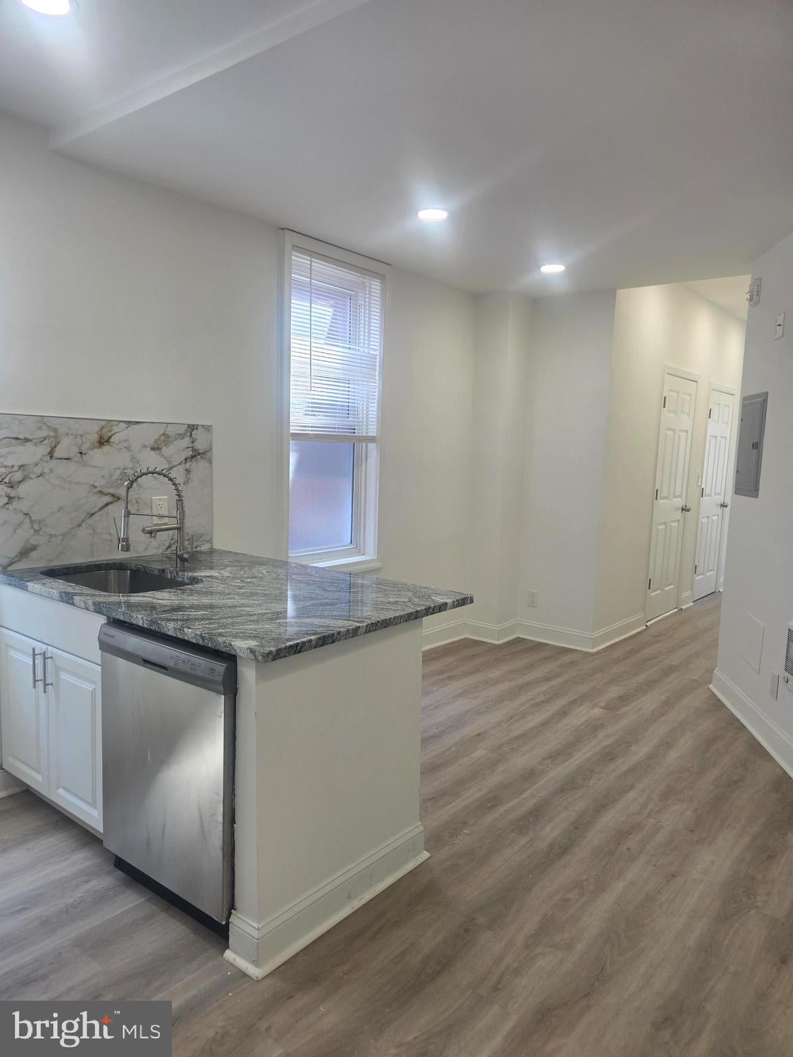 2561 N 18TH STREET 2ND FLOOR