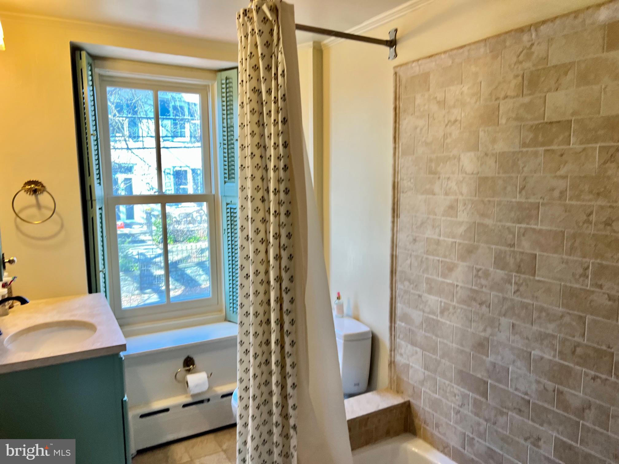 CHESTNUT HILL - Residential Lease