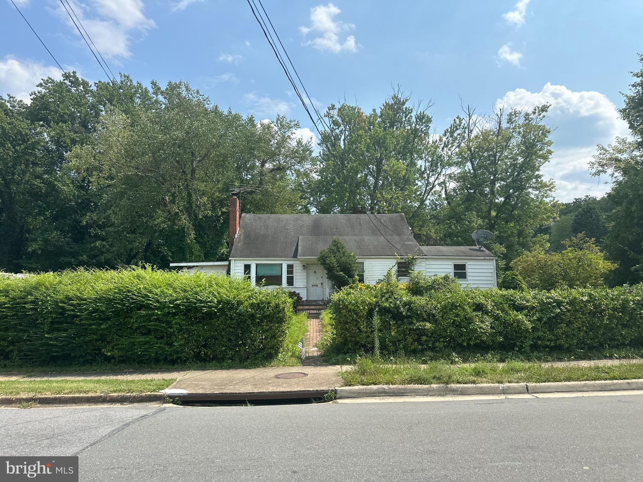 BROYHILL CREST - Residential