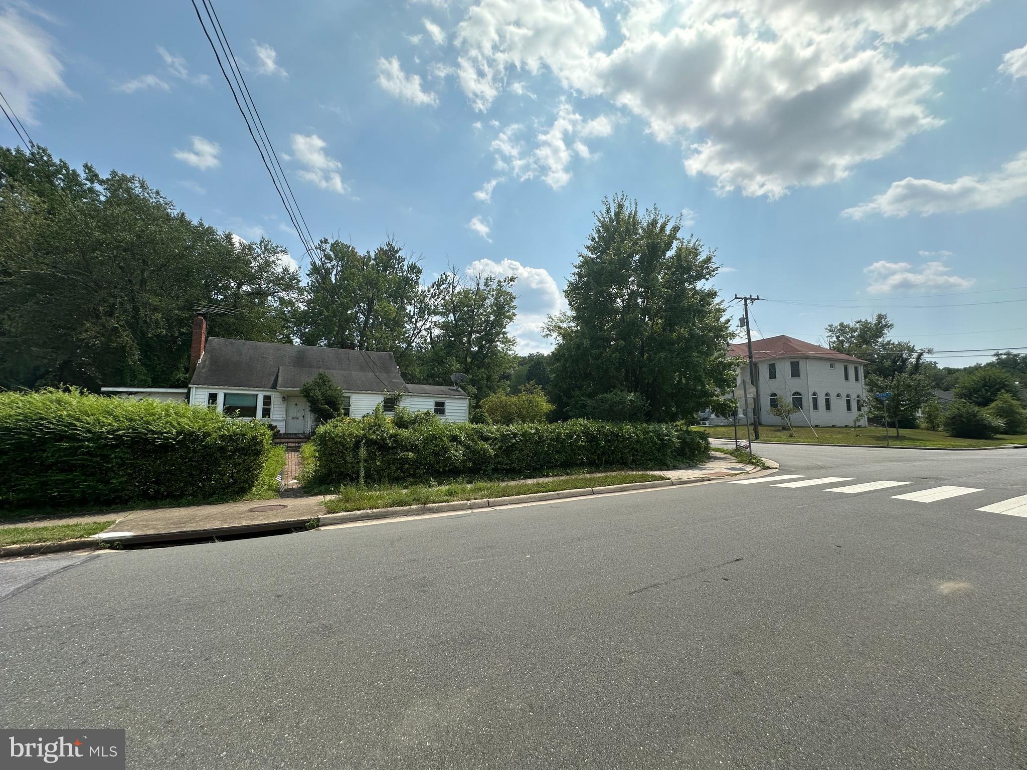 BROYHILL CREST - Residential