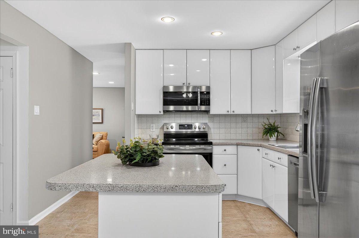 WOODLYN CROSSING - Residential