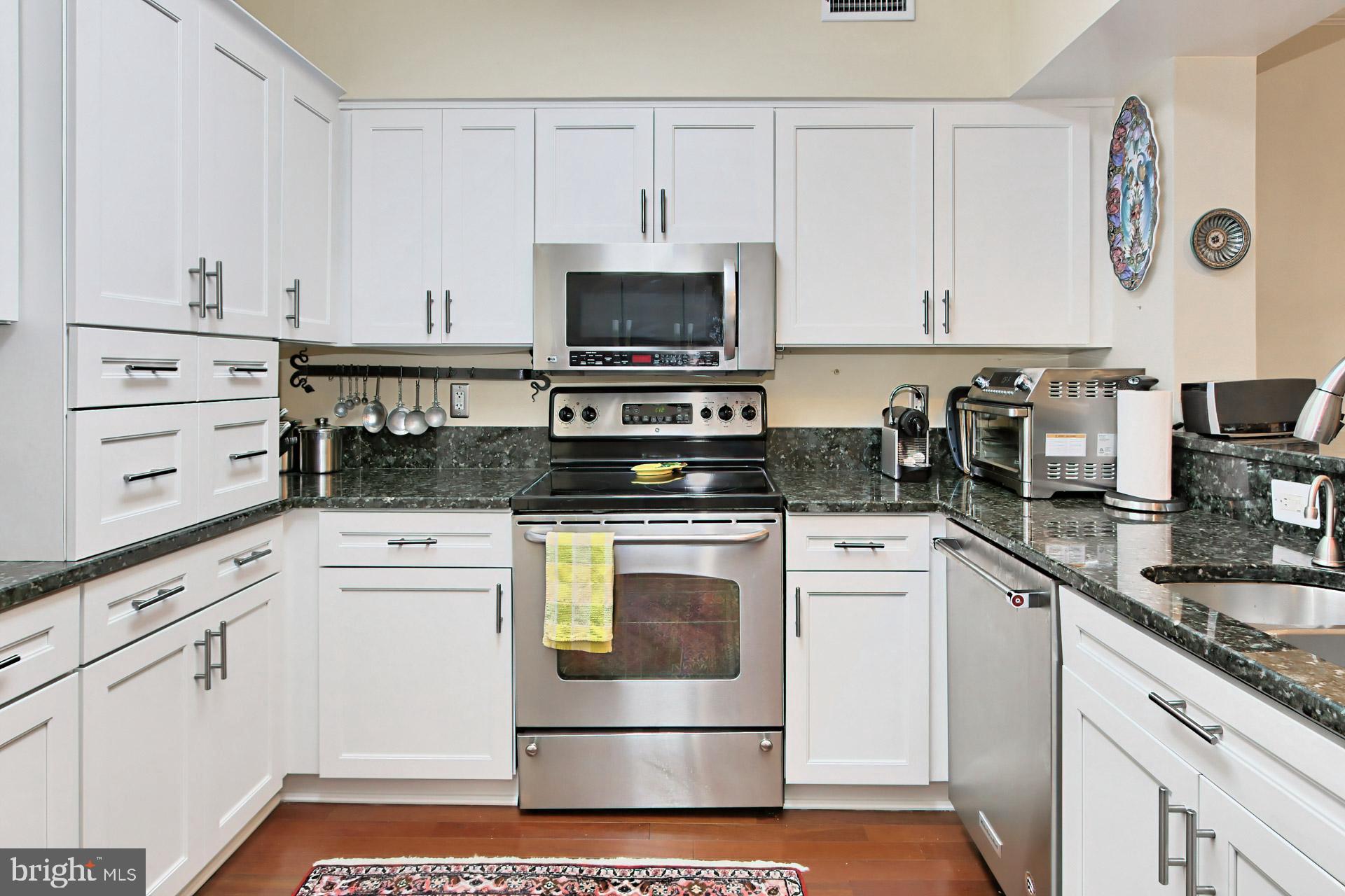 CARLYLE TOWERS CONDOMINIUM - Residential