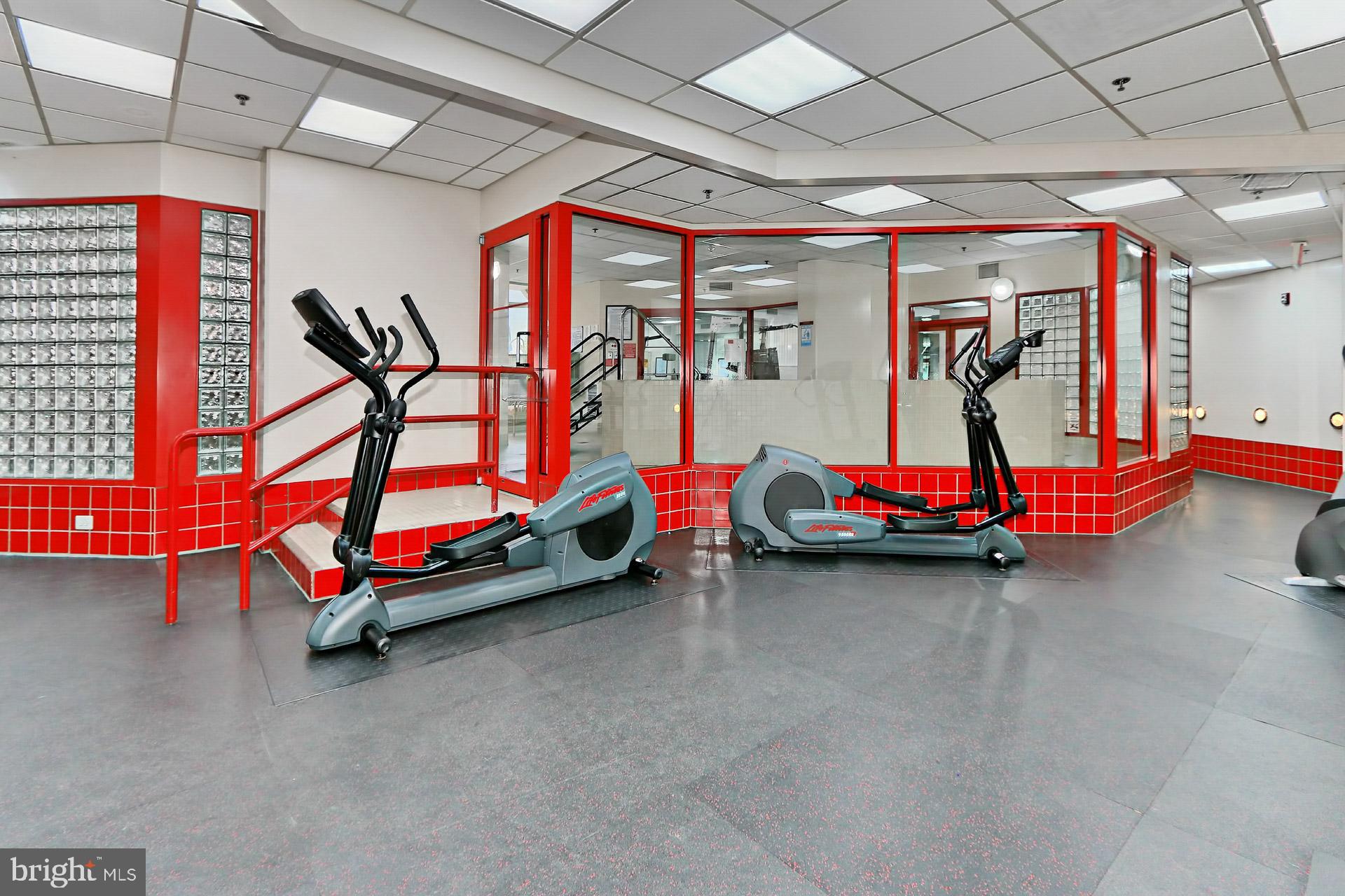 CARLYLE TOWERS CONDOMINIUM - Residential