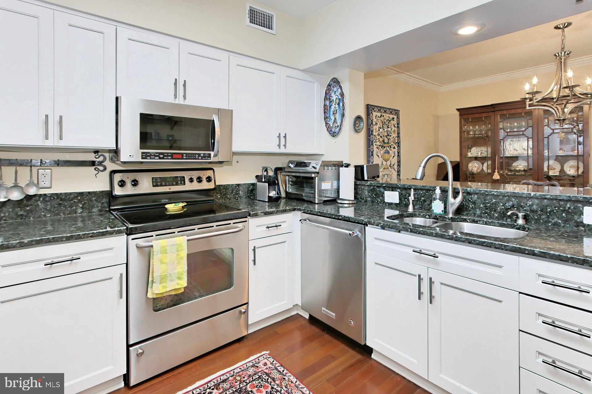 CARLYLE TOWERS CONDOMINIUM - Residential