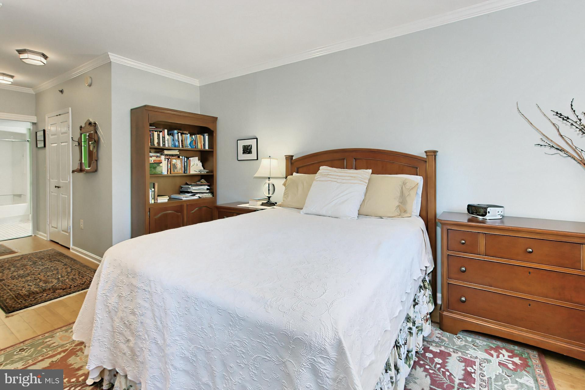 CARLYLE TOWERS CONDOMINIUM - Residential