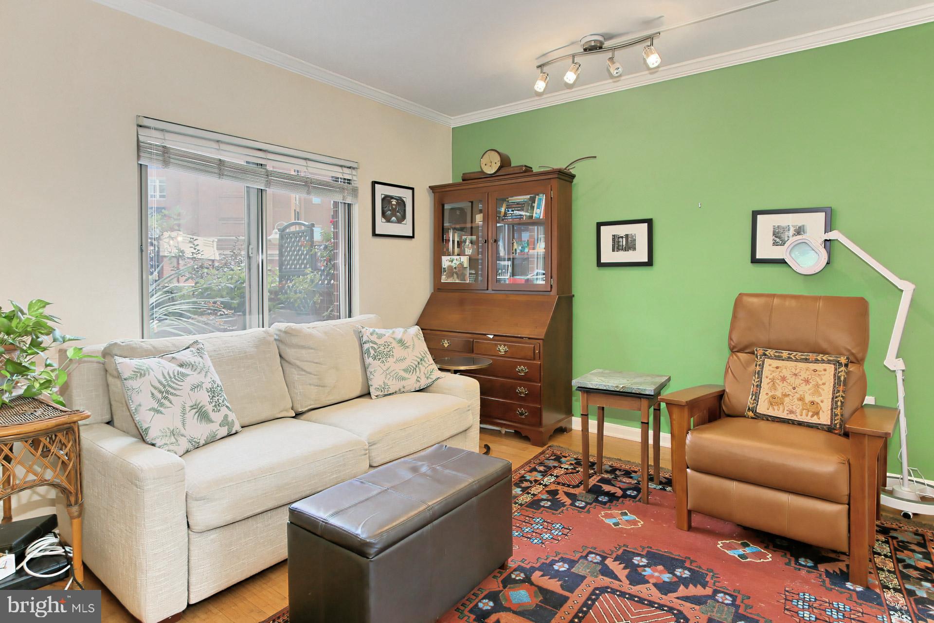 CARLYLE TOWERS CONDOMINIUM - Residential