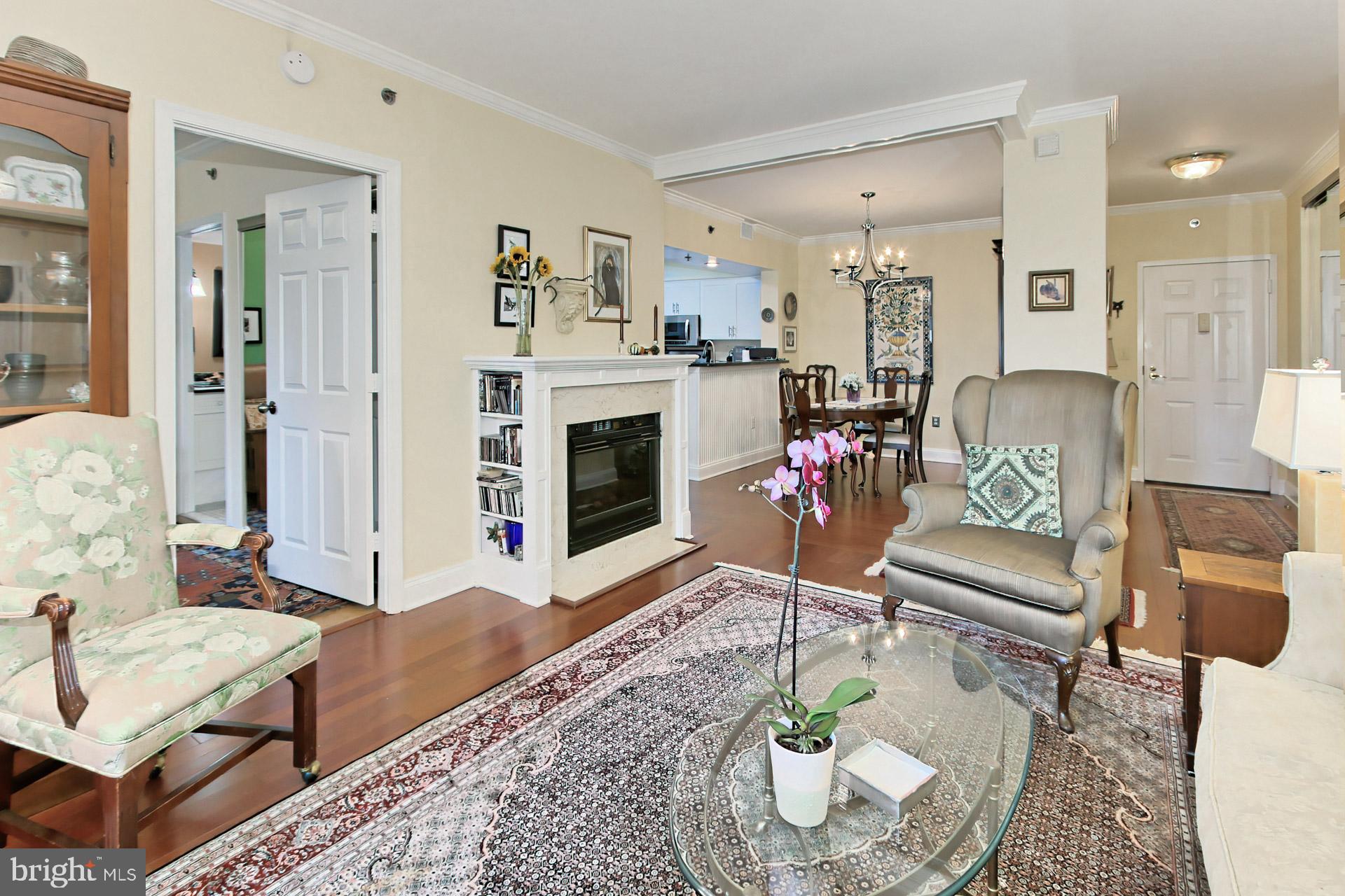 CARLYLE TOWERS CONDOMINIUM - Residential