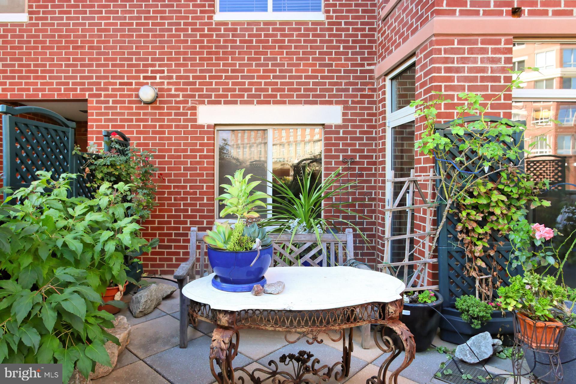 CARLYLE TOWERS CONDOMINIUM - Residential