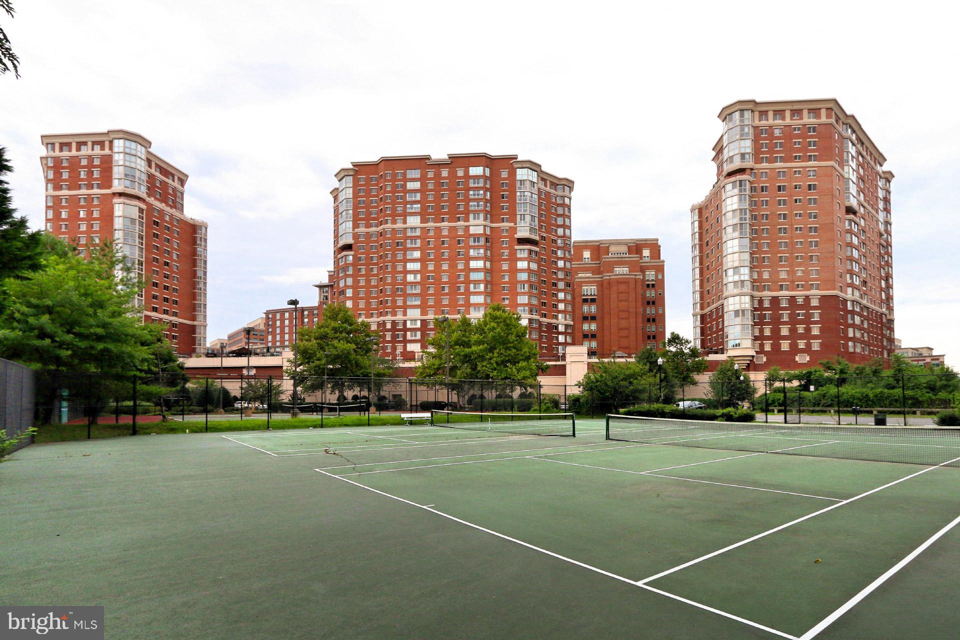 CARLYLE TOWERS CONDOMINIUM - Residential