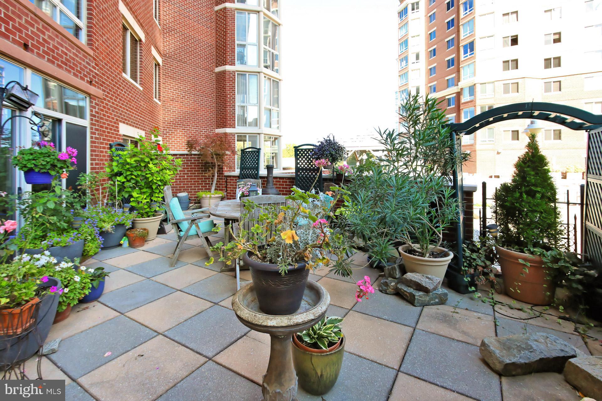 CARLYLE TOWERS CONDOMINIUM - Residential