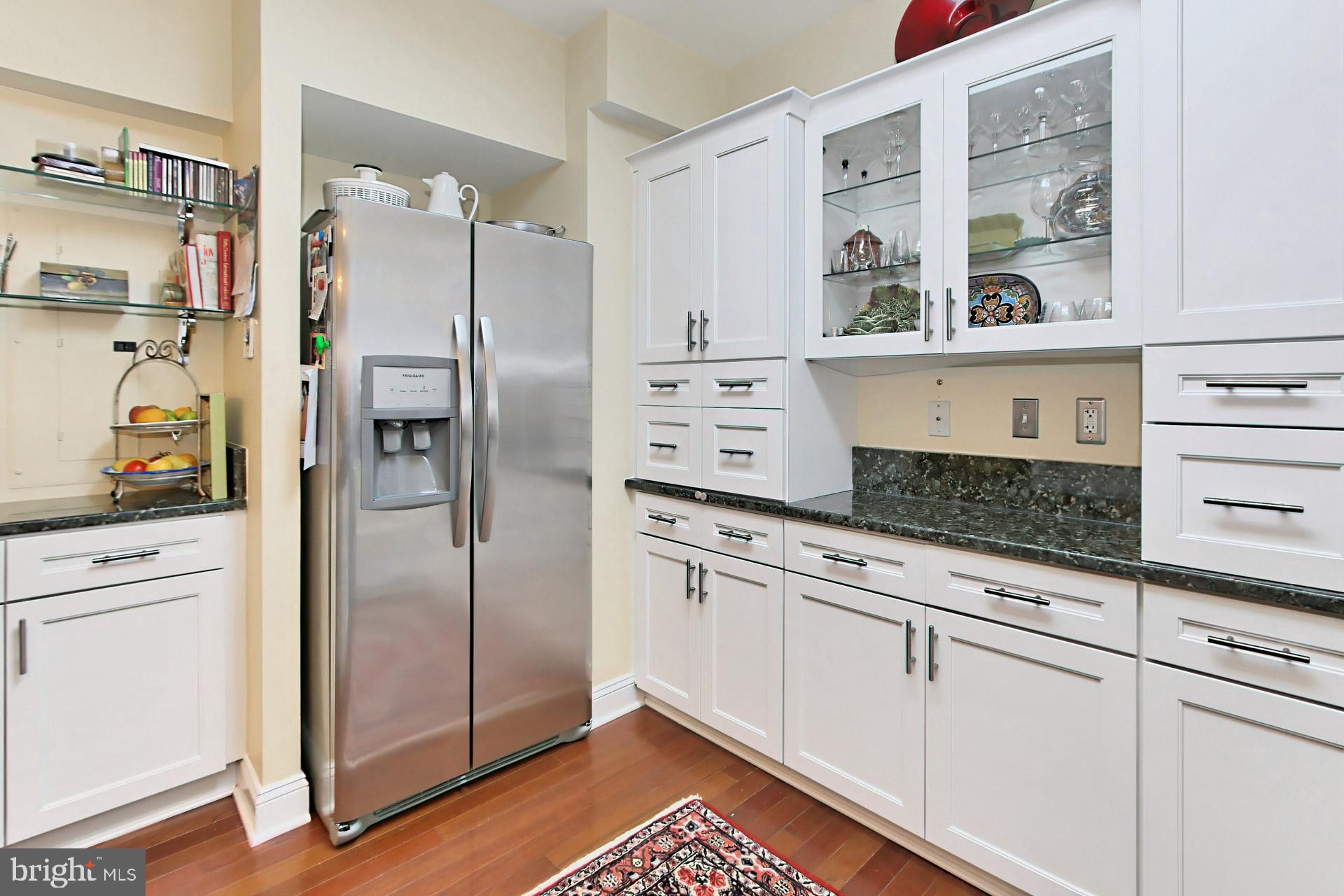 CARLYLE TOWERS CONDOMINIUM - Residential