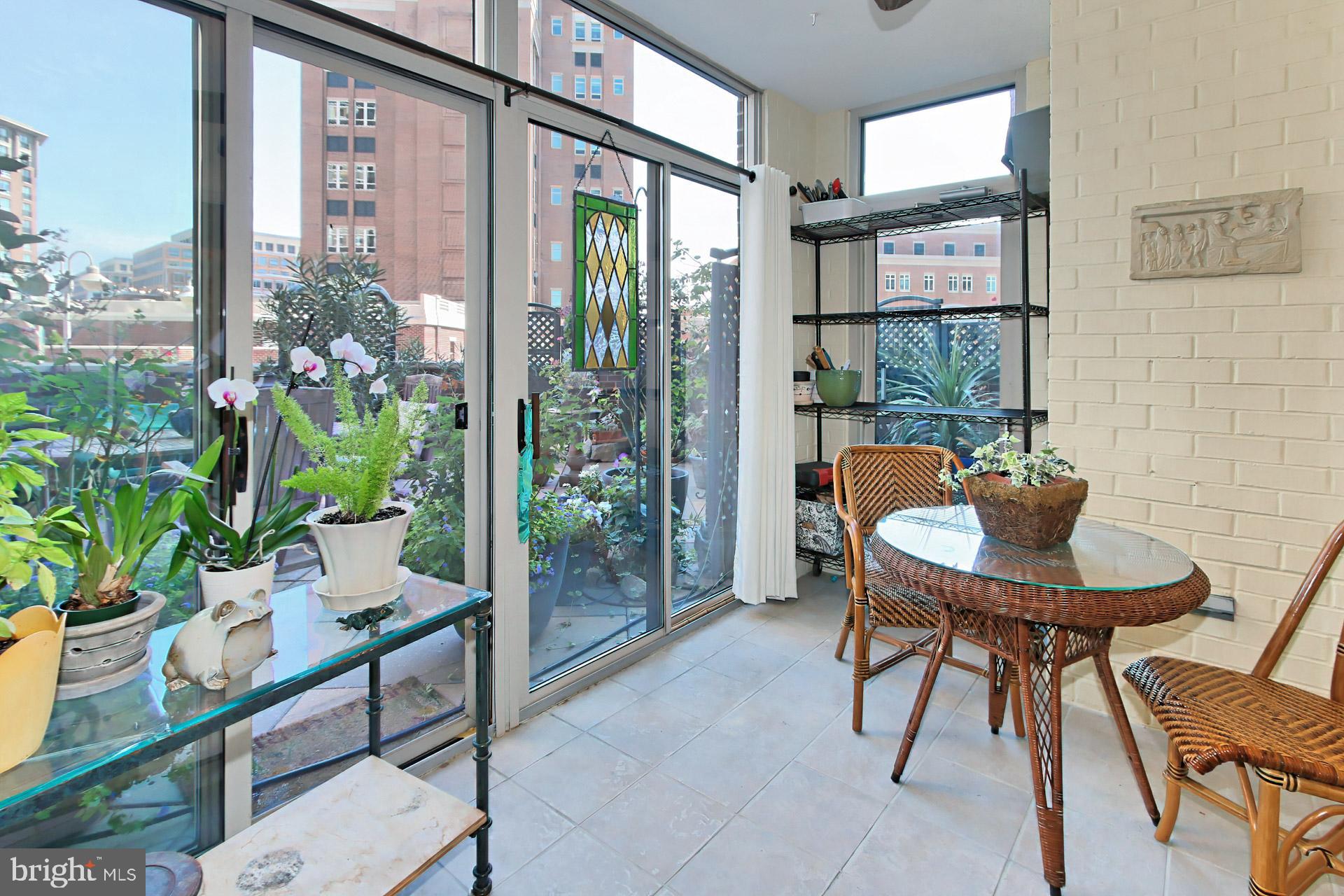 CARLYLE TOWERS CONDOMINIUM - Residential