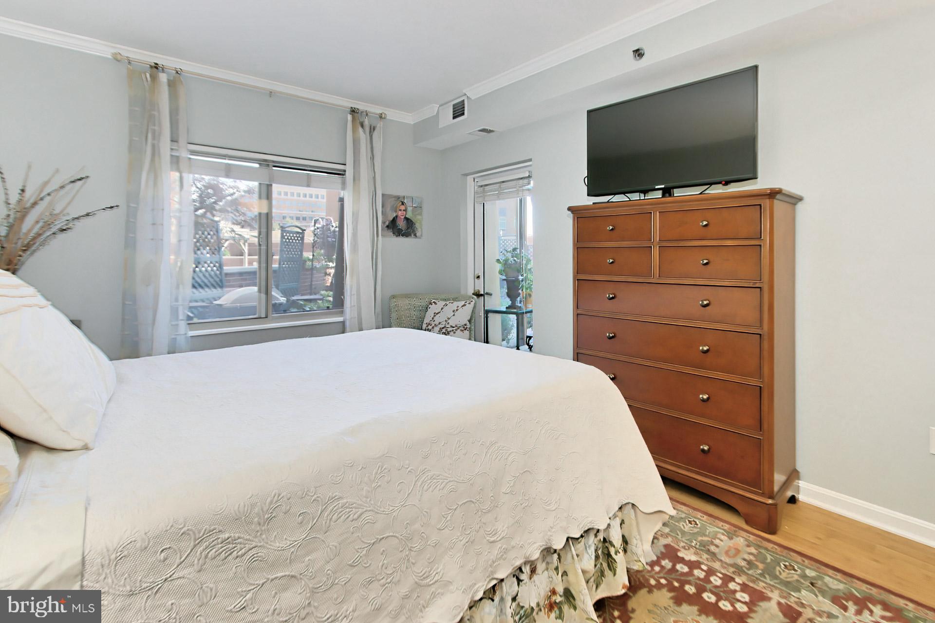 CARLYLE TOWERS CONDOMINIUM - Residential