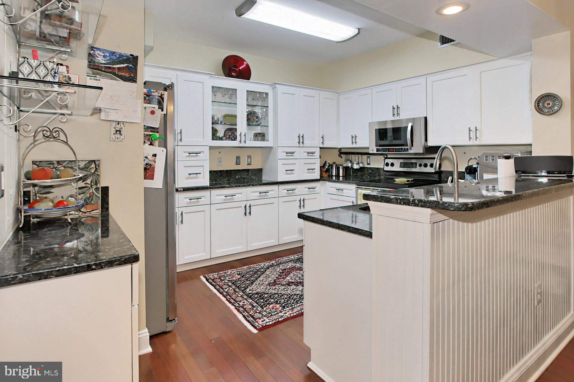 CARLYLE TOWERS CONDOMINIUM - Residential