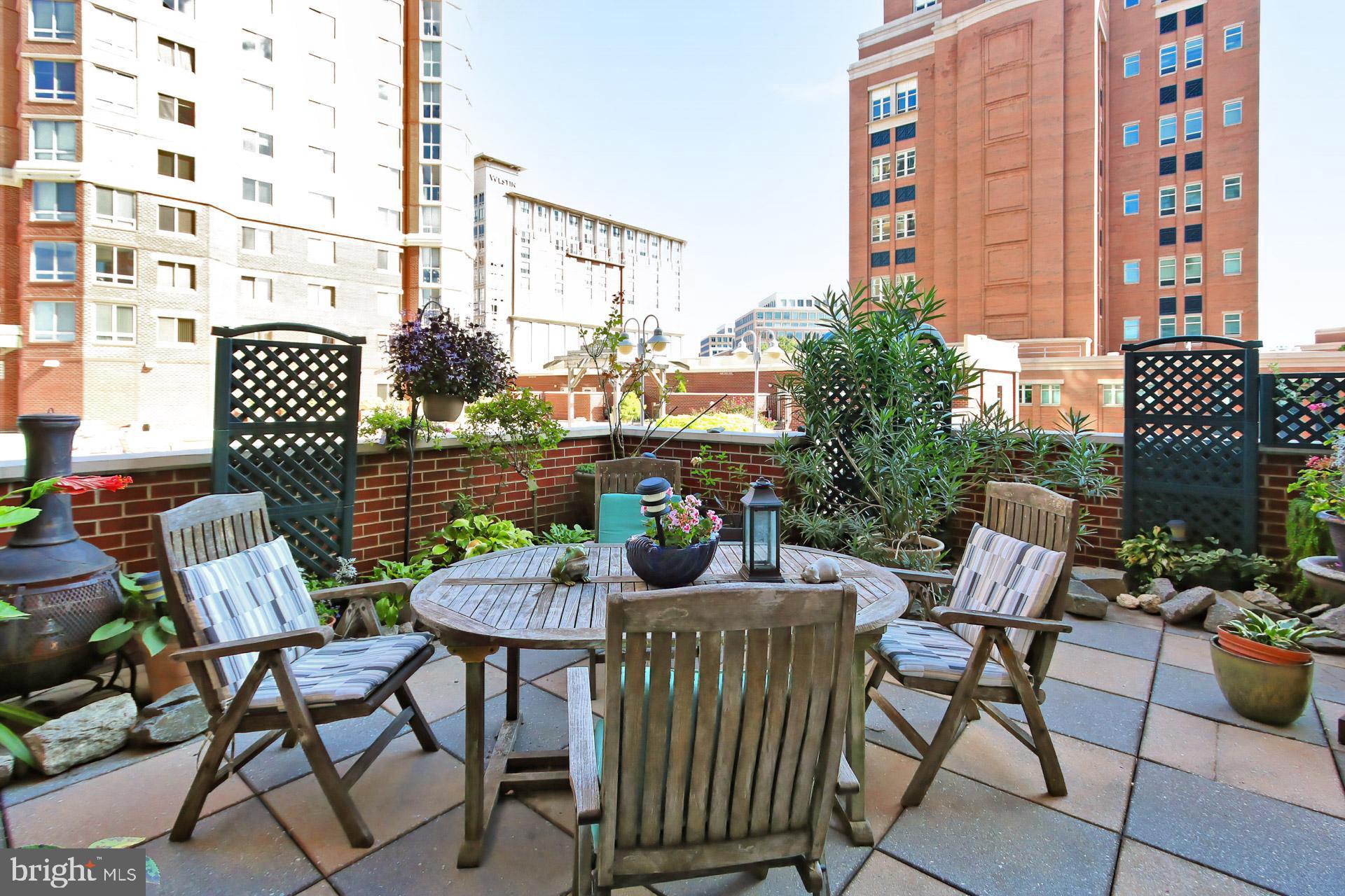 CARLYLE TOWERS CONDOMINIUM - Residential