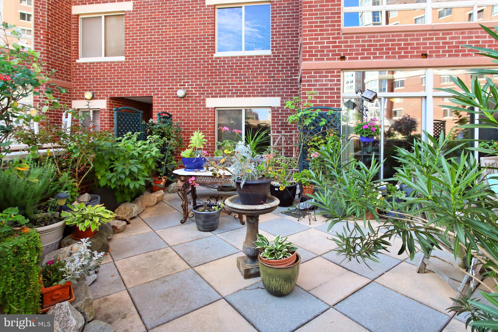 CARLYLE TOWERS CONDOMINIUM - Residential