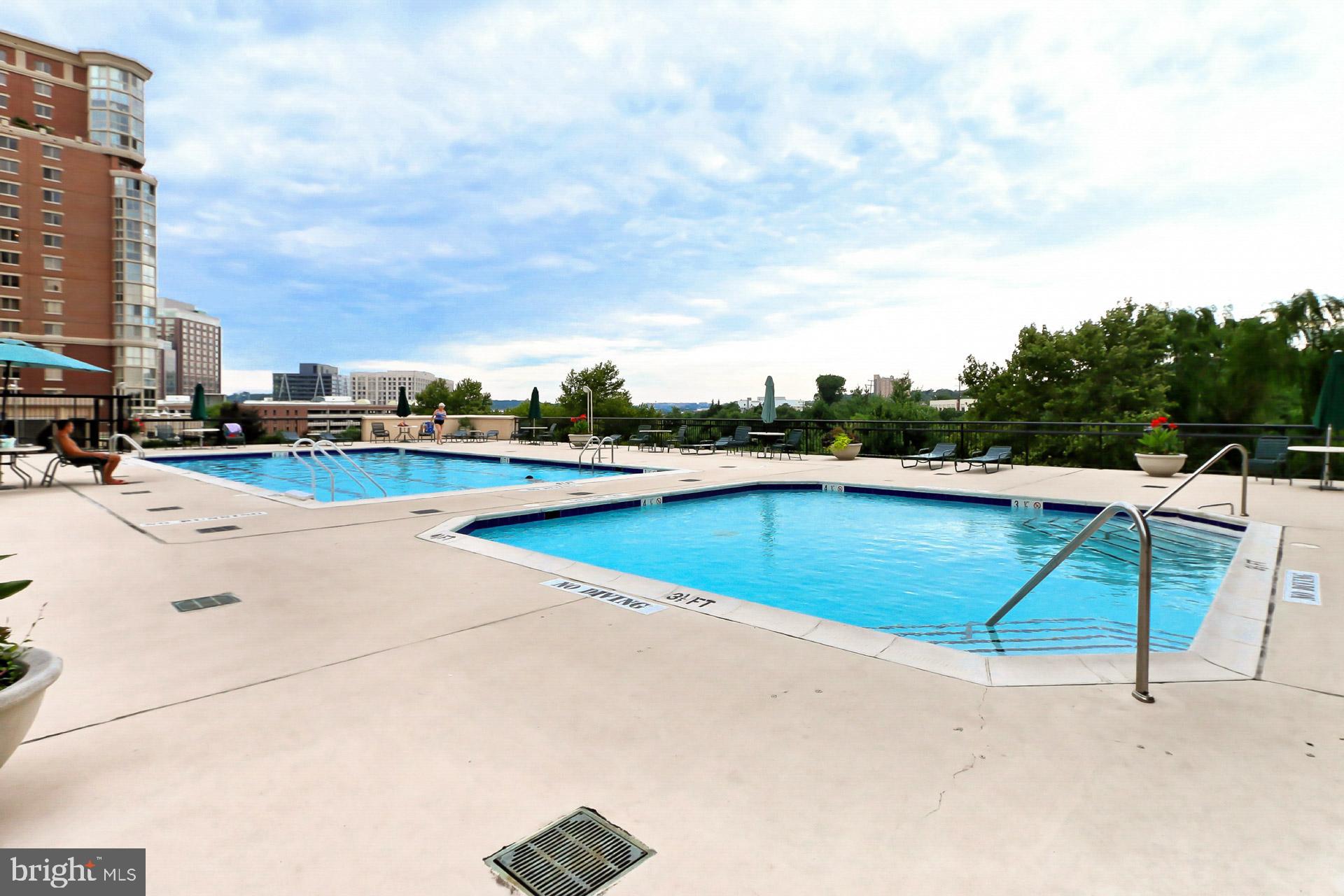 CARLYLE TOWERS CONDOMINIUM - Residential