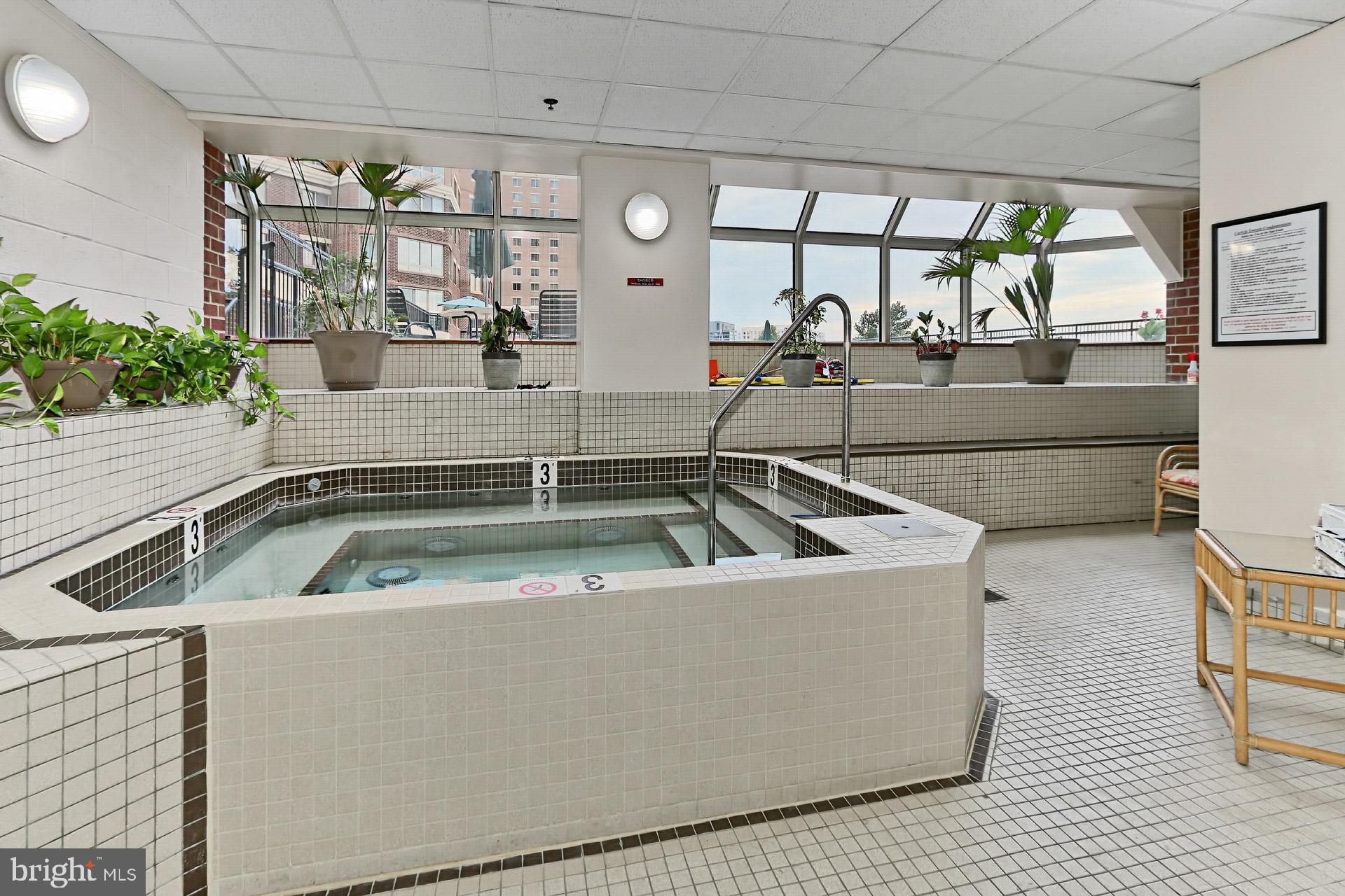 CARLYLE TOWERS CONDOMINIUM - Residential