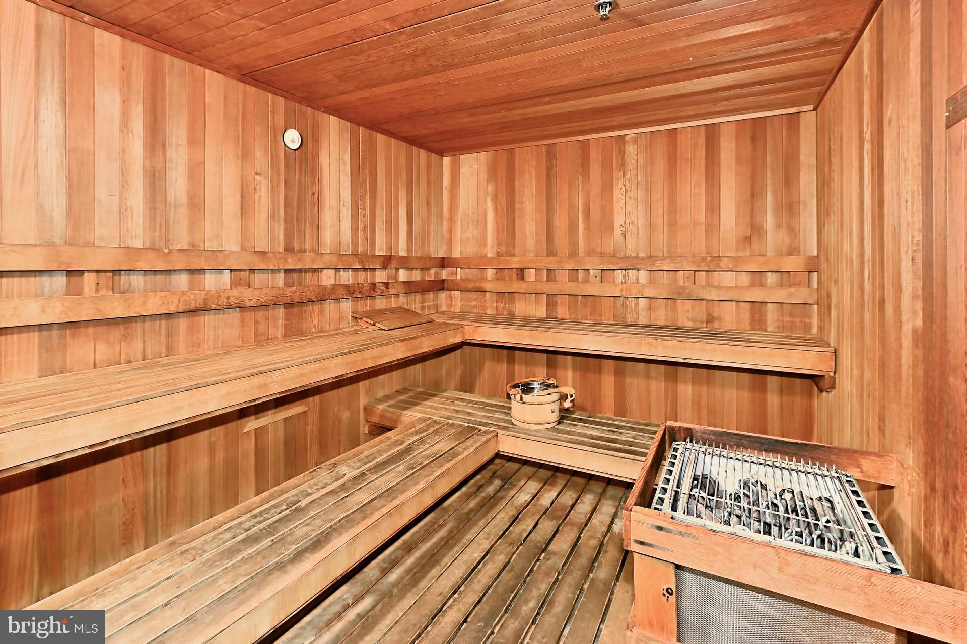 CARLYLE TOWERS CONDOMINIUM - Residential