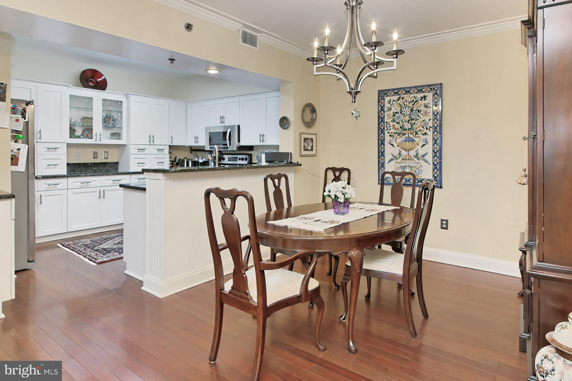 CARLYLE TOWERS CONDOMINIUM - Residential