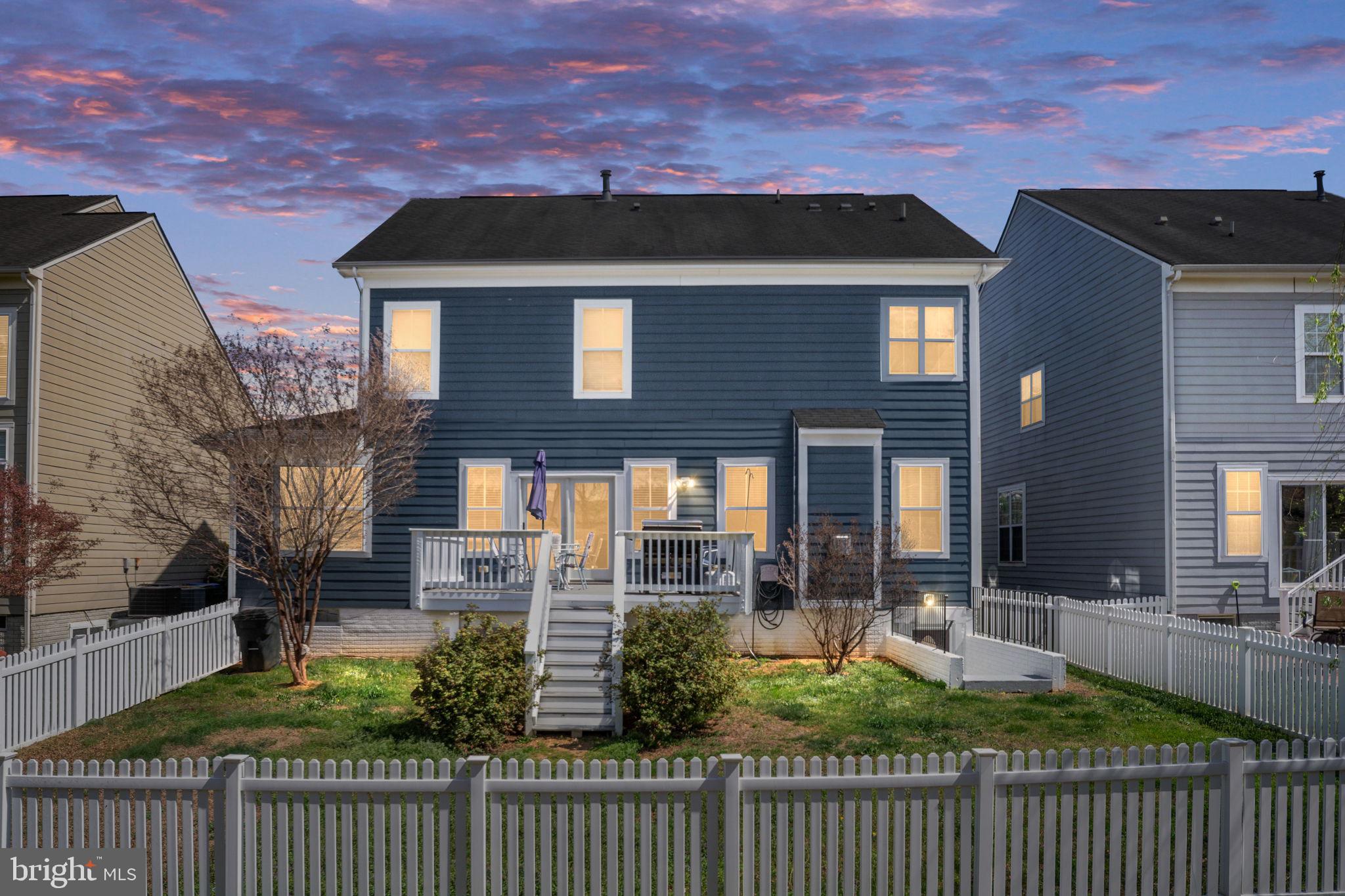 1112 PICKETT STREET