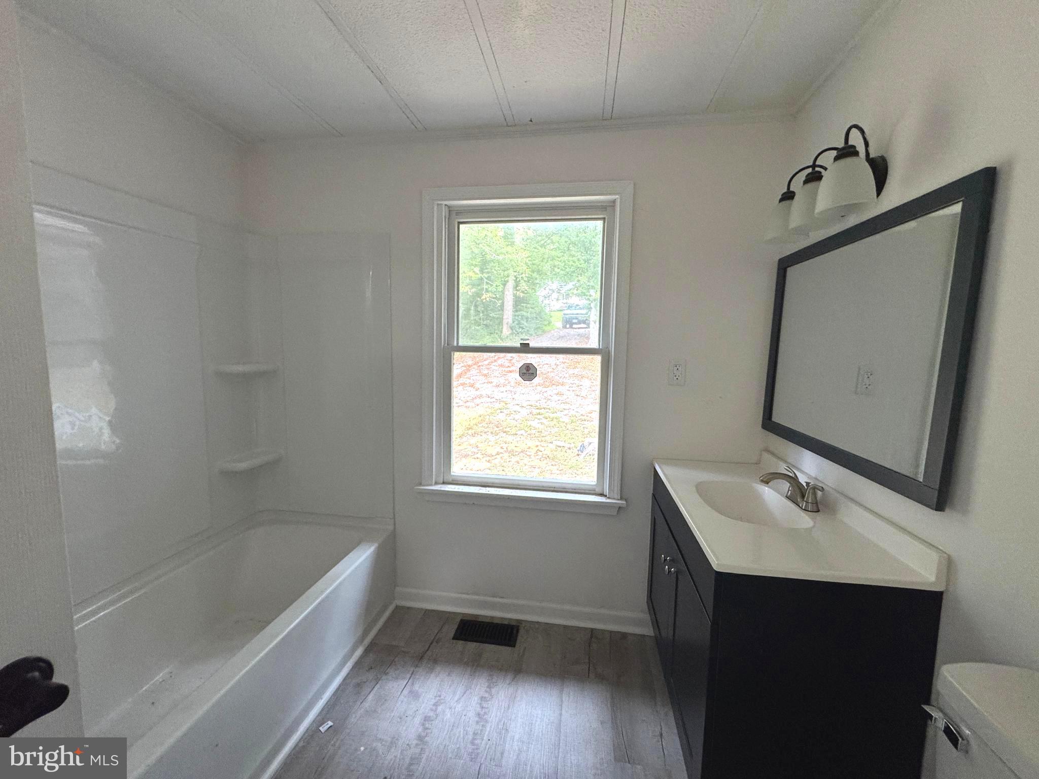 CAROLINE PINES - Residential