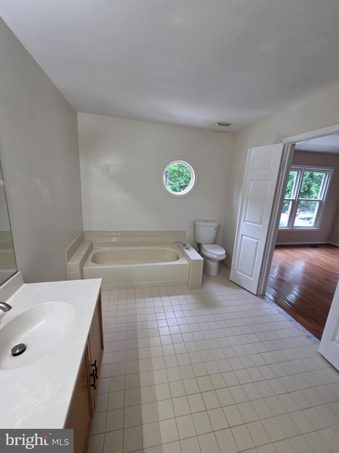 OLDE OAK RIDGE - Residential
