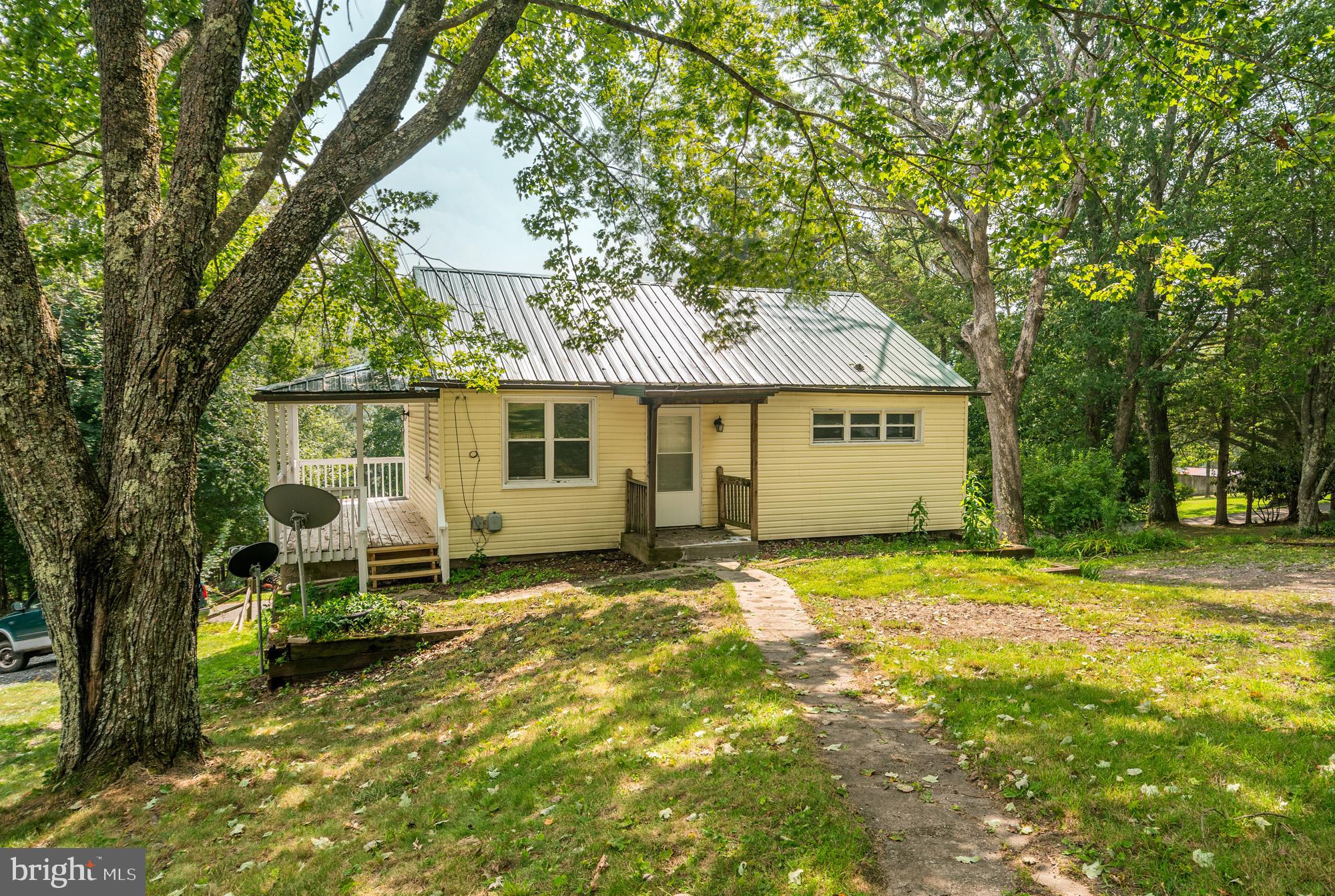 Affordable starter home on an alley in the town of Oakland with many possibilities. This rancher offers hardwood floors, newer roof , newer siding, covered porch and a full basement that can provide more living space. The natural gas heat is another plus. You are also within walking distance to many things in downtown Oakland.