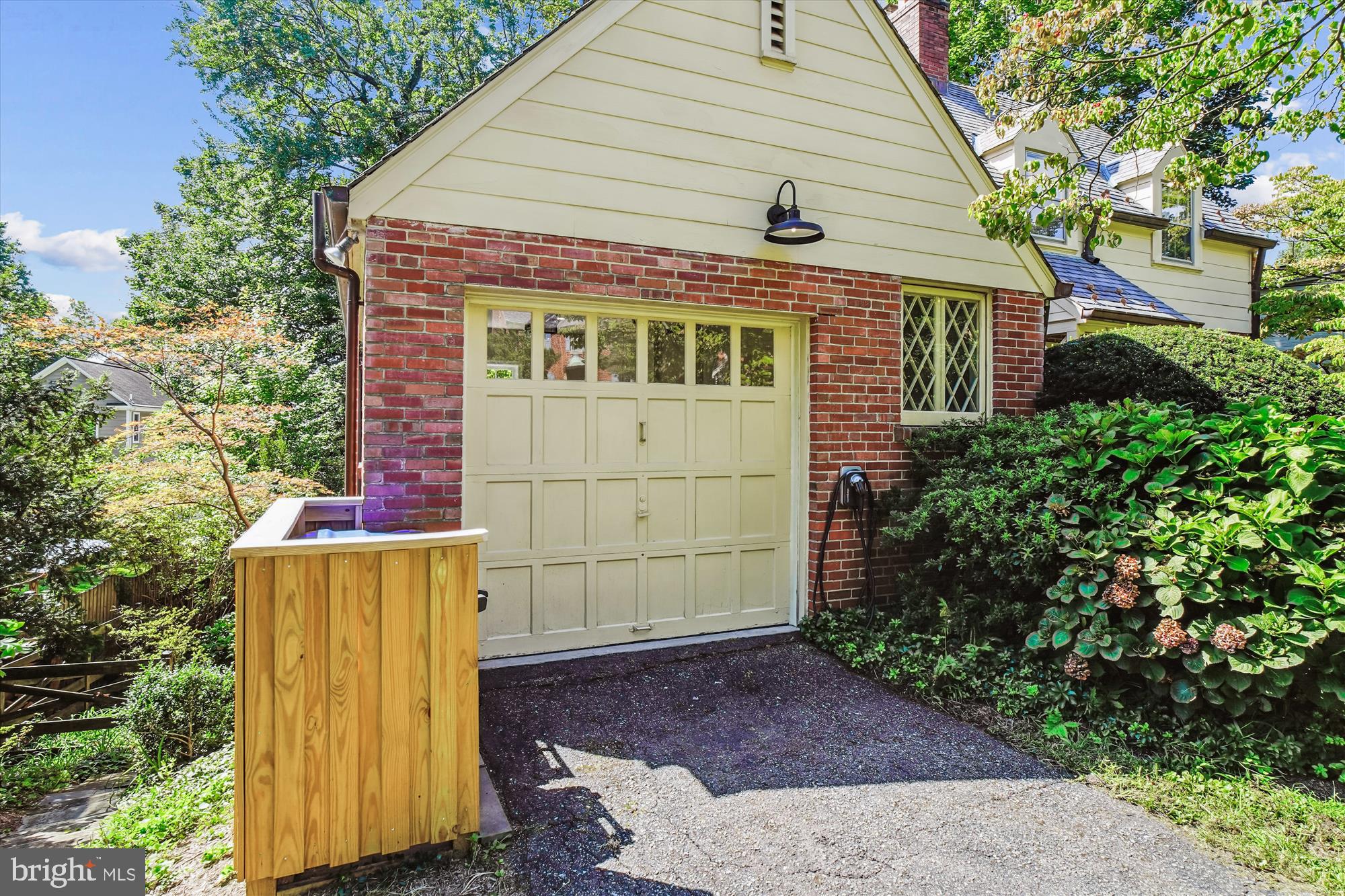 WOODSIDE PARK - Residential