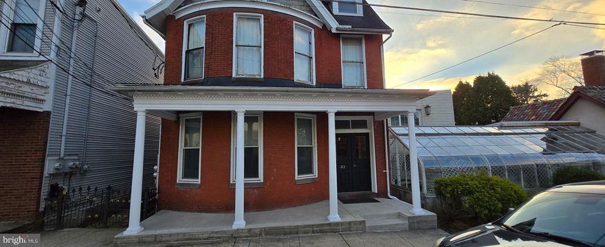 This newly rented 1 bedroom apartment is located on the 2nd floor and has great closet space. New floors, new fixtures, new kitchen and fresh paint. Tenant is responsible for all utilities.  $50 application fee. Background and credit check required. No smoking, pets negotiable. Property owned by listing agent.