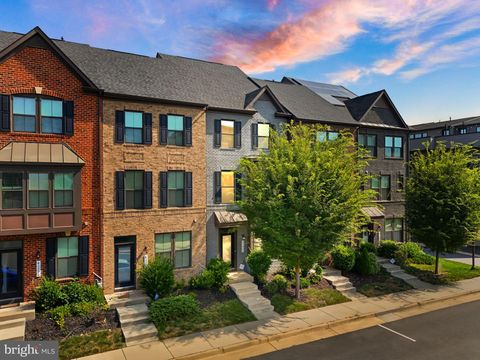 43400 APPLE ORCHARD SQUARE ASHBURN VA 20148