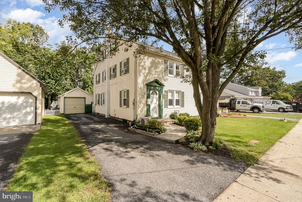 Photo of 129 E MARKET ST, LITITZ, PA 17543 (MLS # PALA2040680)