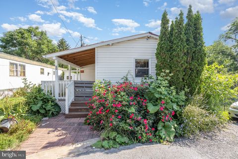 Mobile Home For Sale - 40 Meadowbrook Court<br/> NEW CUMBERLAND, PA 17070