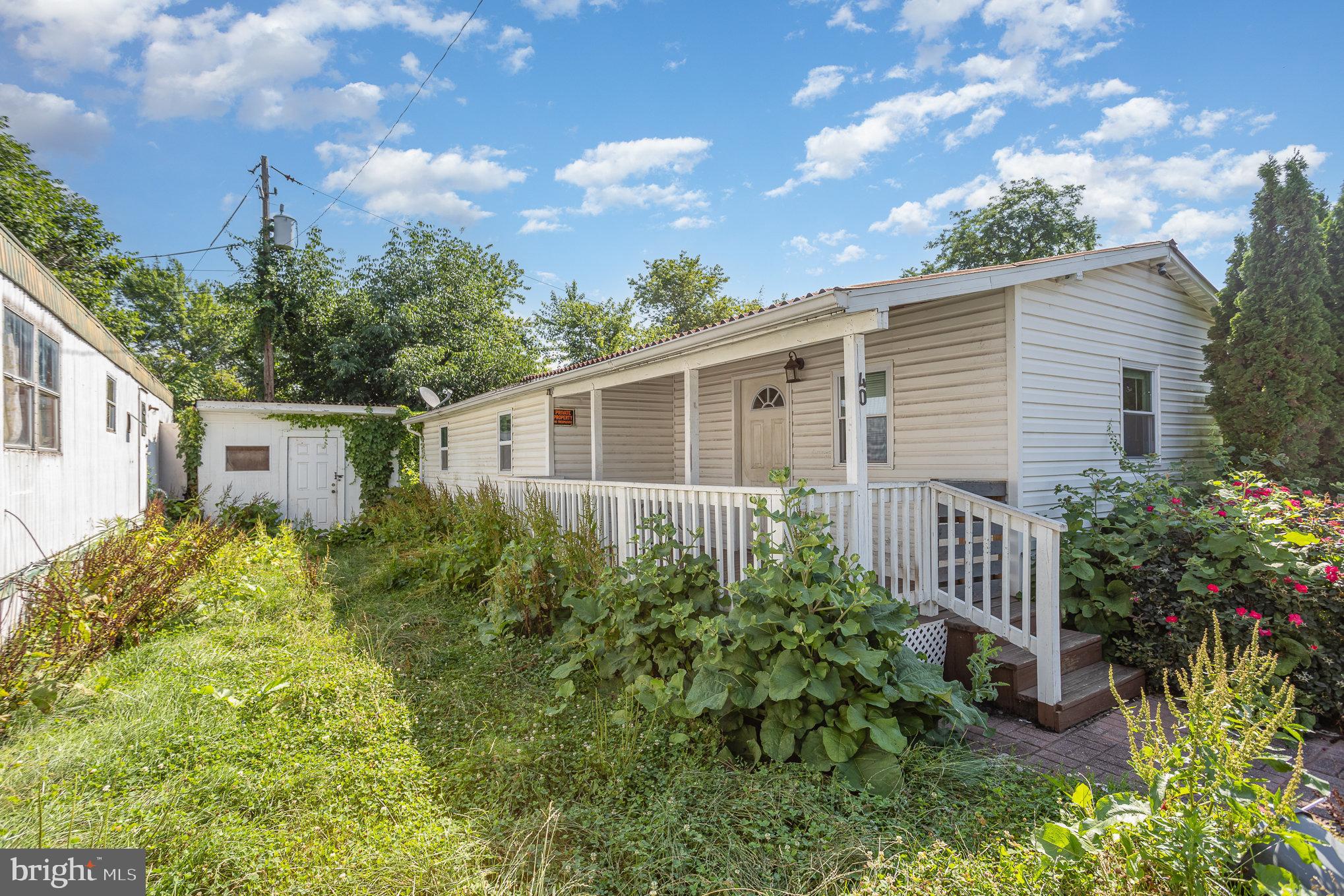 40 MEADOWBROOK COURT