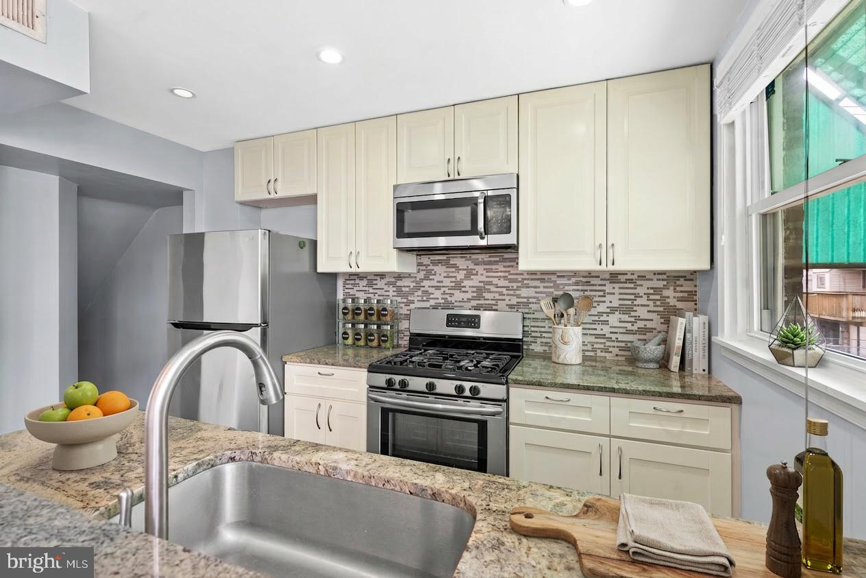 3522 MERIDIAN STREET