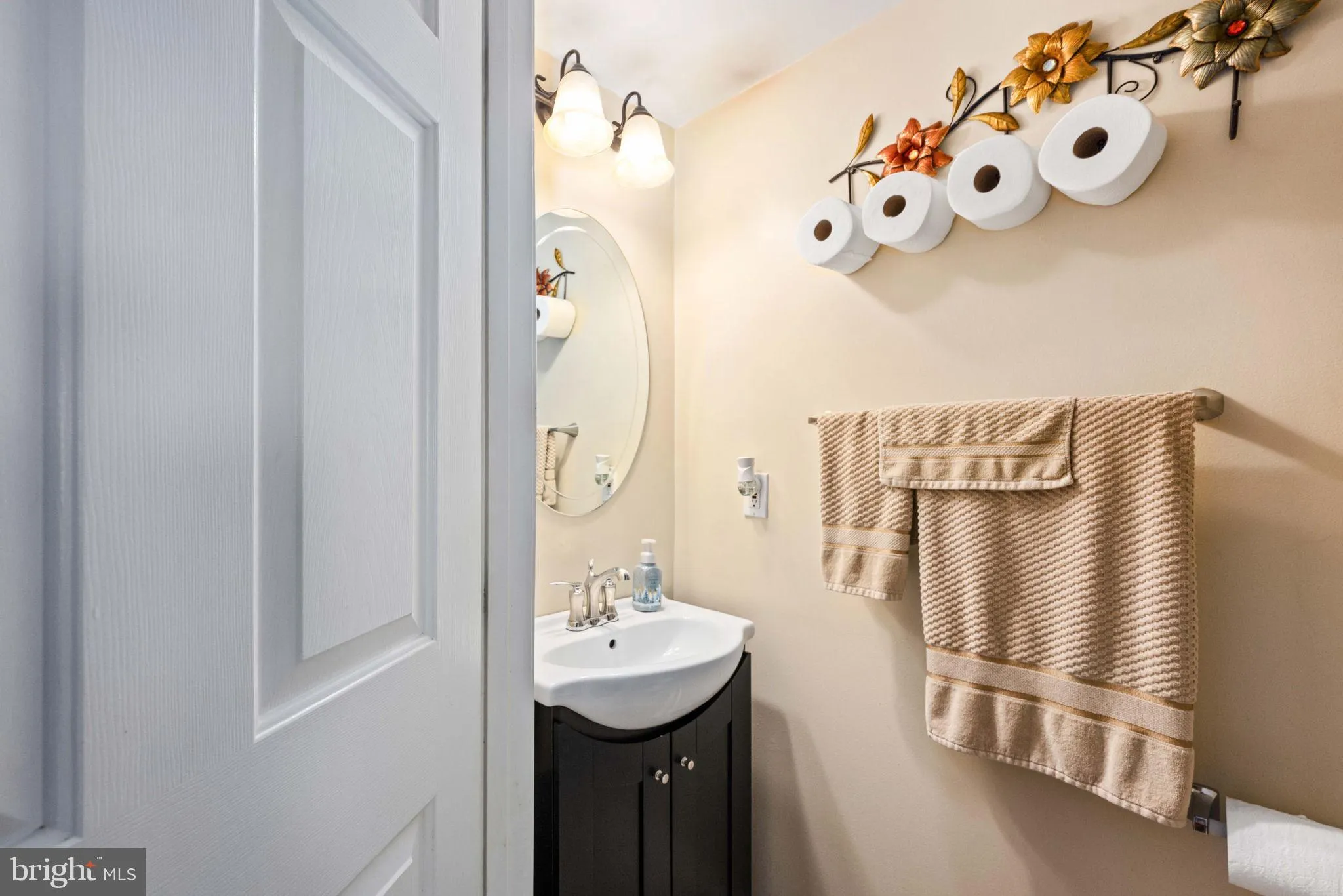 Fredericksburg, Virginia 22406, United States, 4 Bedrooms Bedrooms, ,3 BathroomsBathrooms,Residential,Contingent,146861