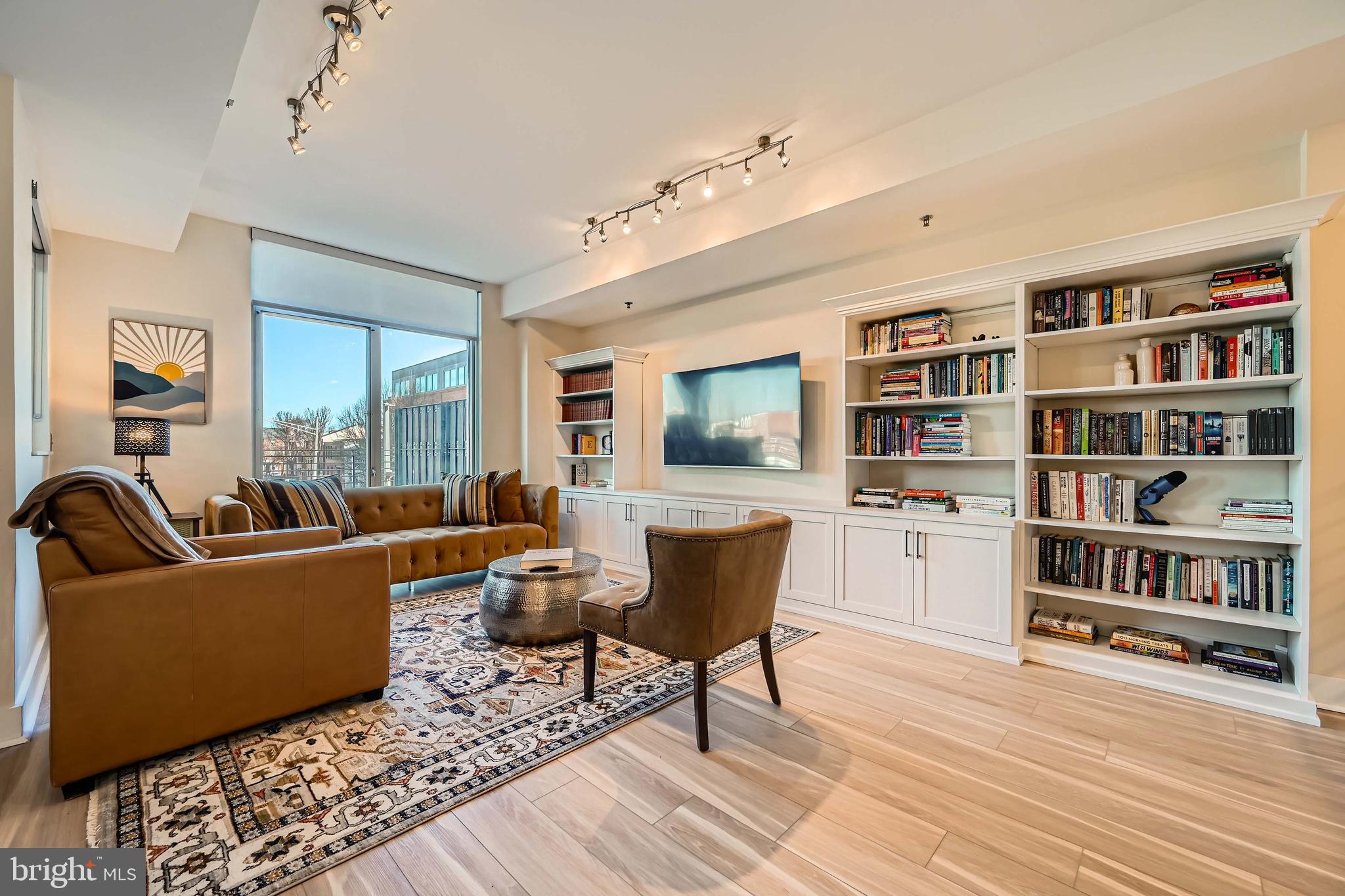 HARBOR EAST - Residential