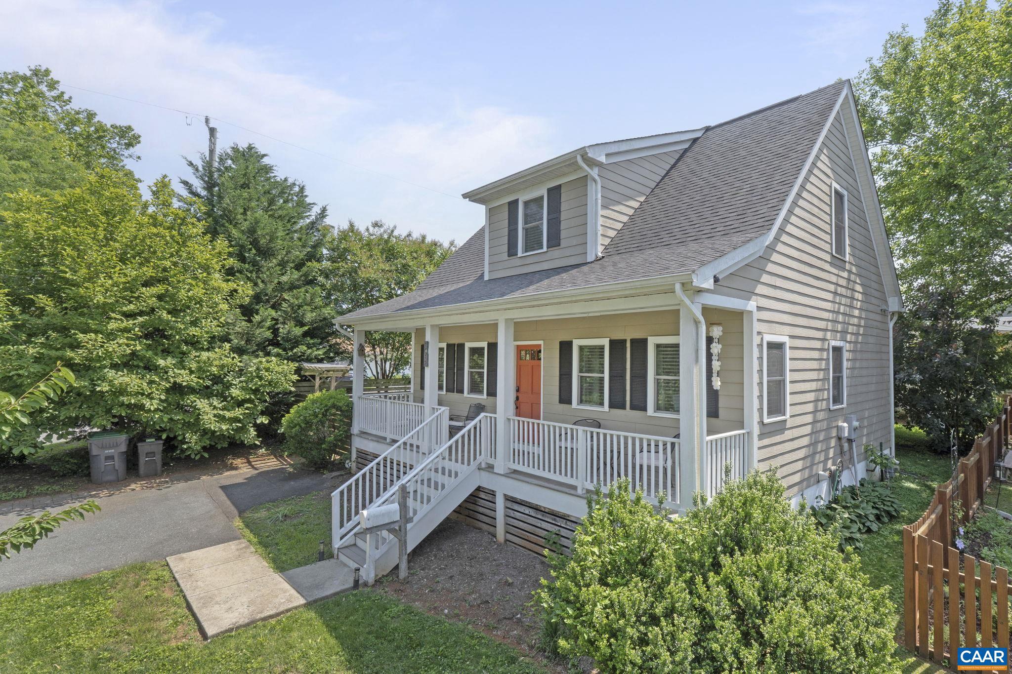 1012 LOCUST LN