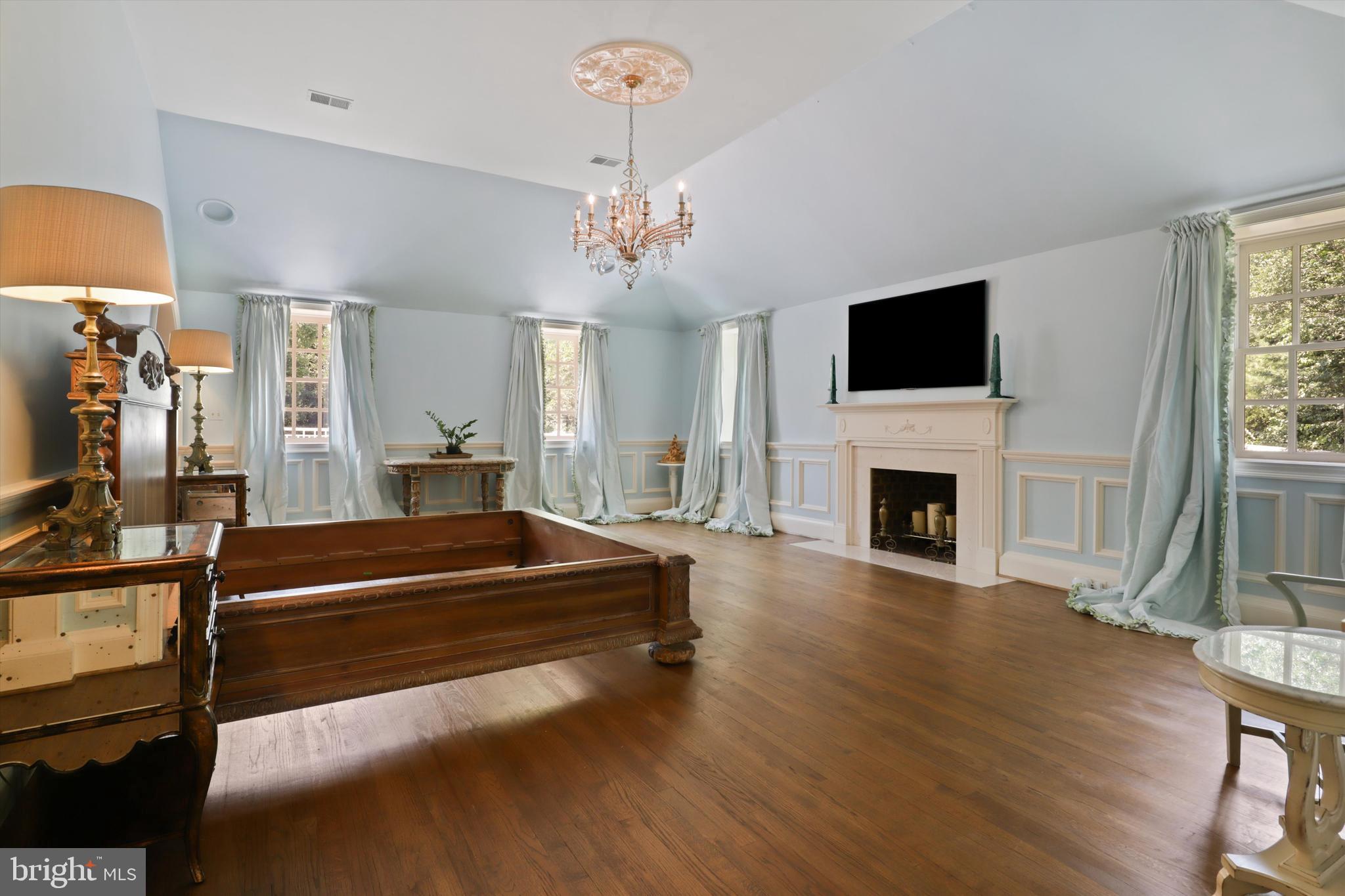 SADDLE RIDGE - Residential