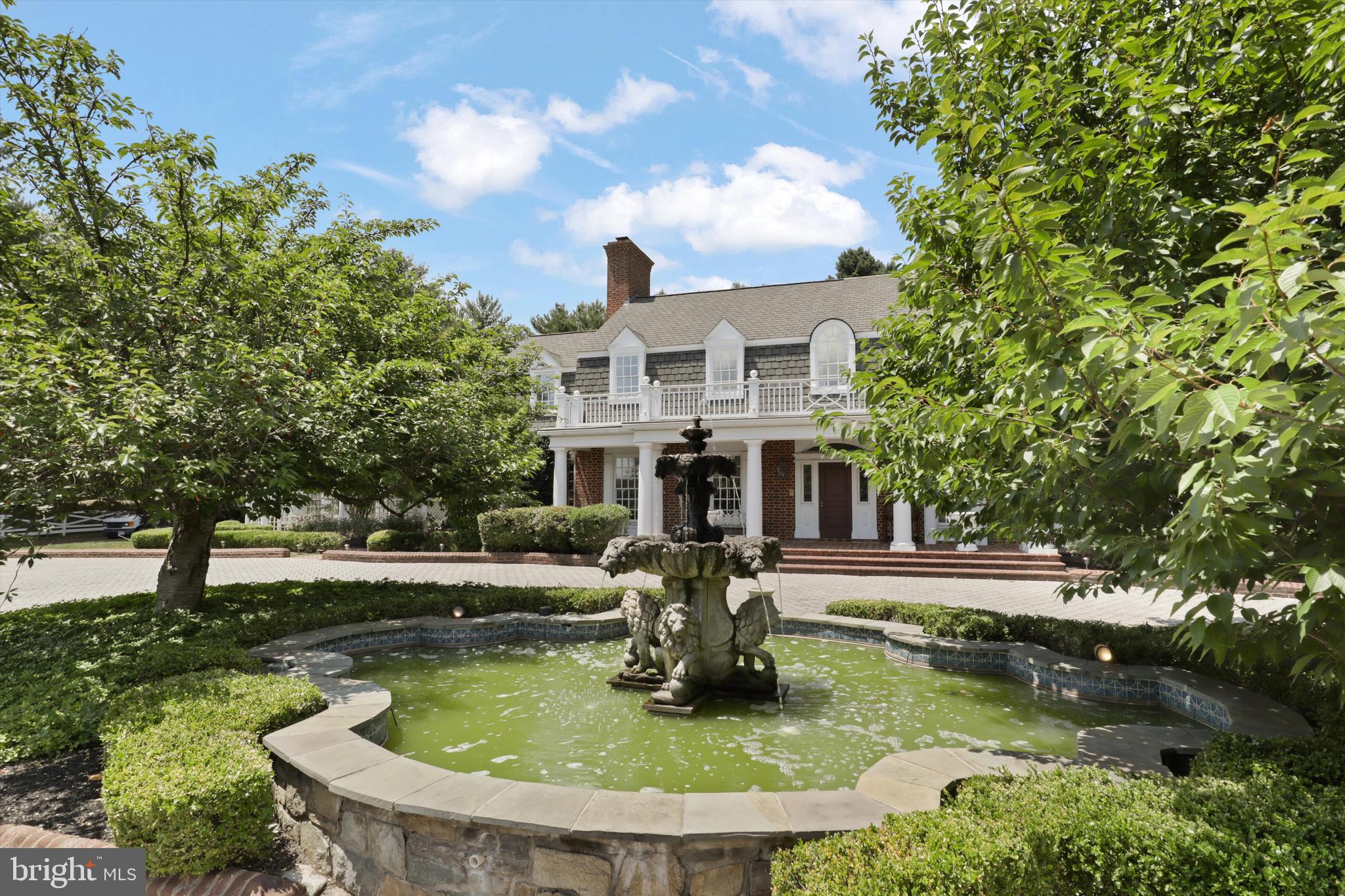 SADDLE RIDGE - Residential