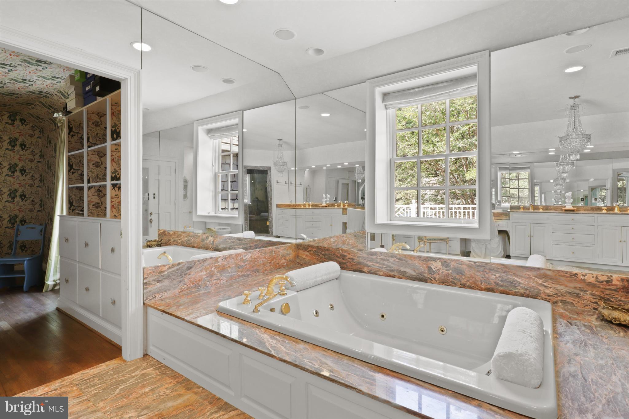 SADDLE RIDGE - Residential