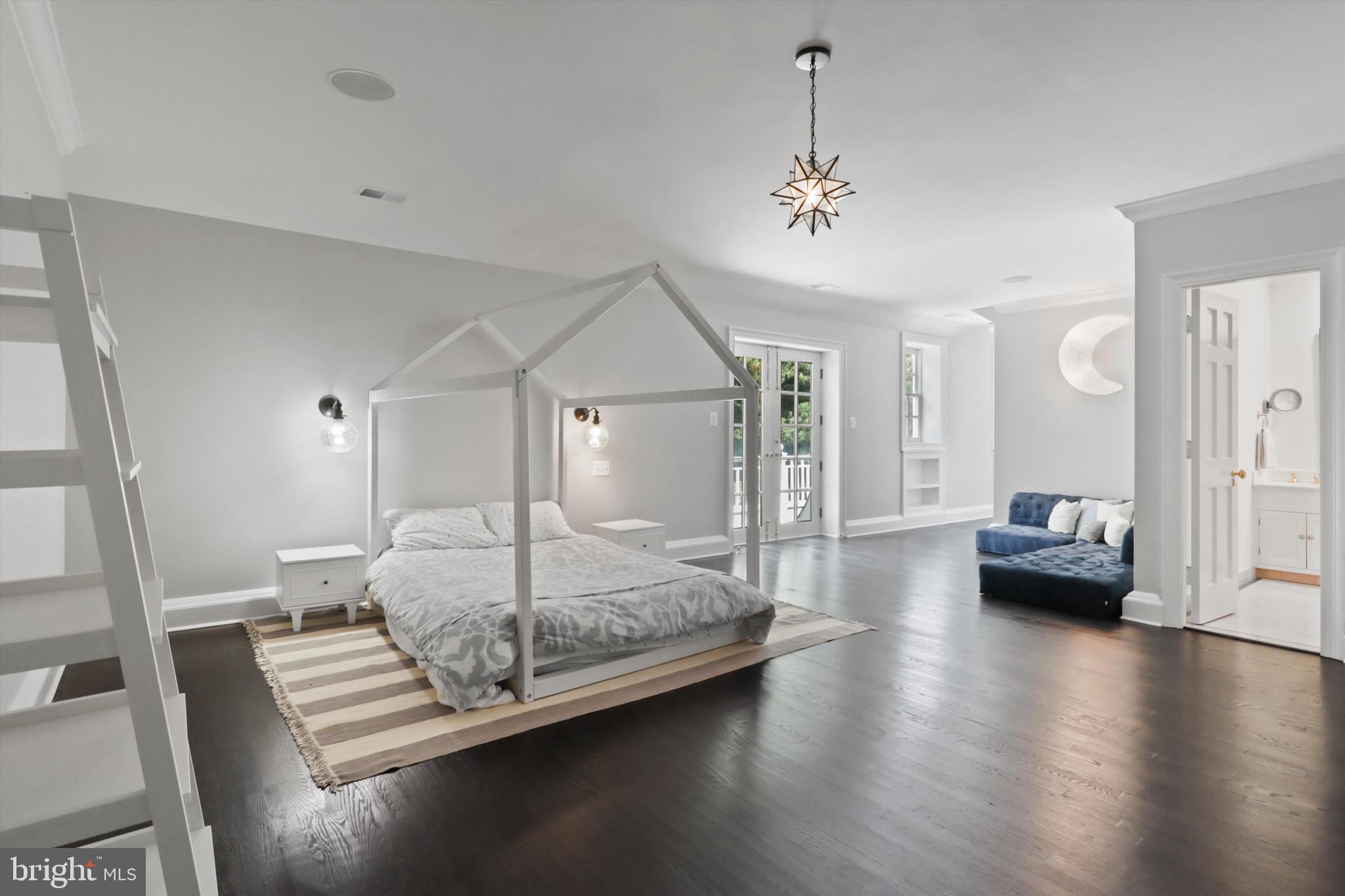 SADDLE RIDGE - Residential