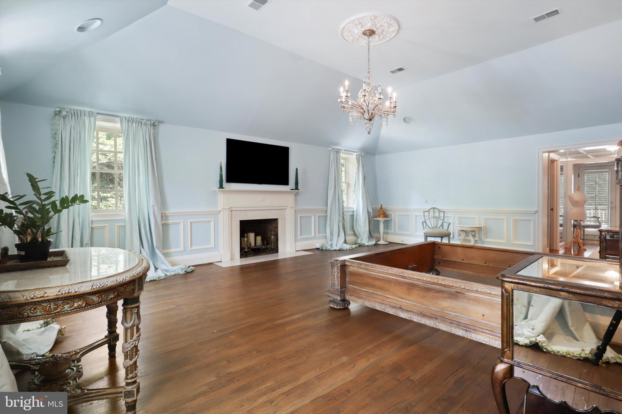 SADDLE RIDGE - Residential