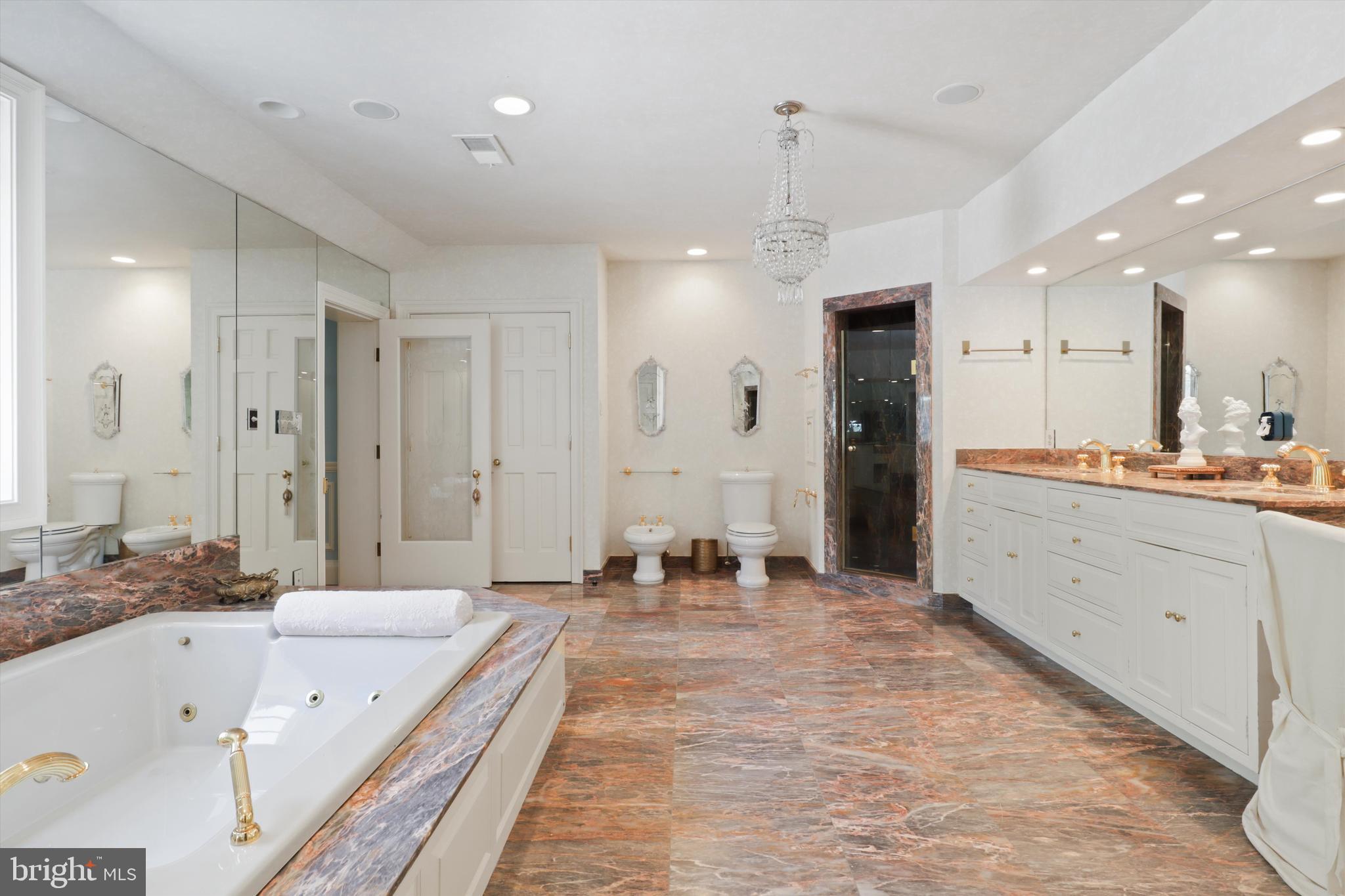 SADDLE RIDGE - Residential