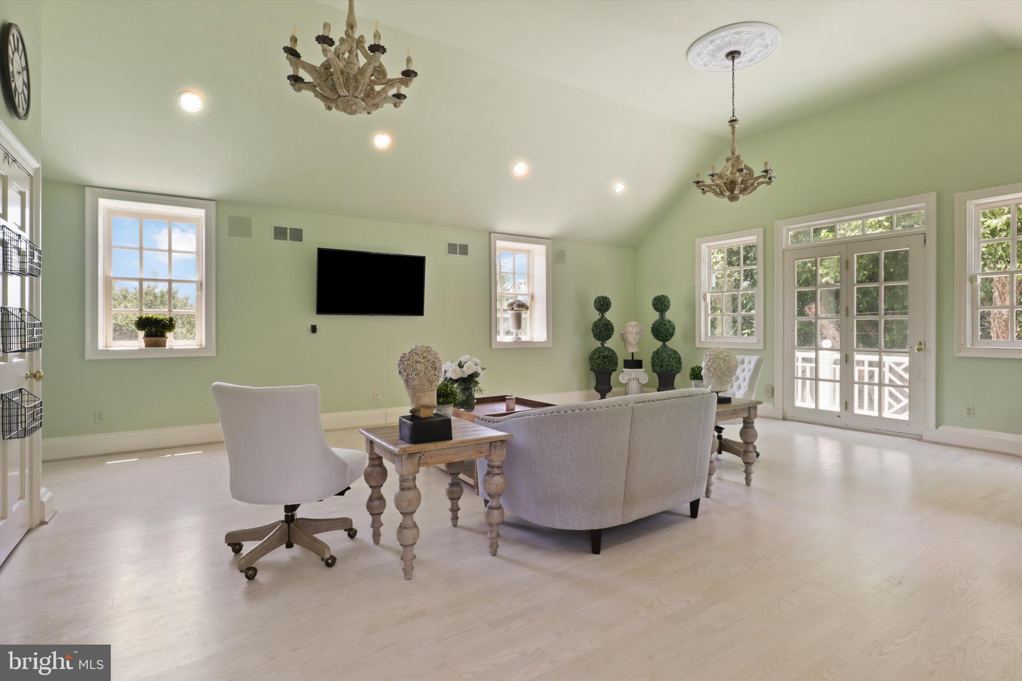 SADDLE RIDGE - Residential