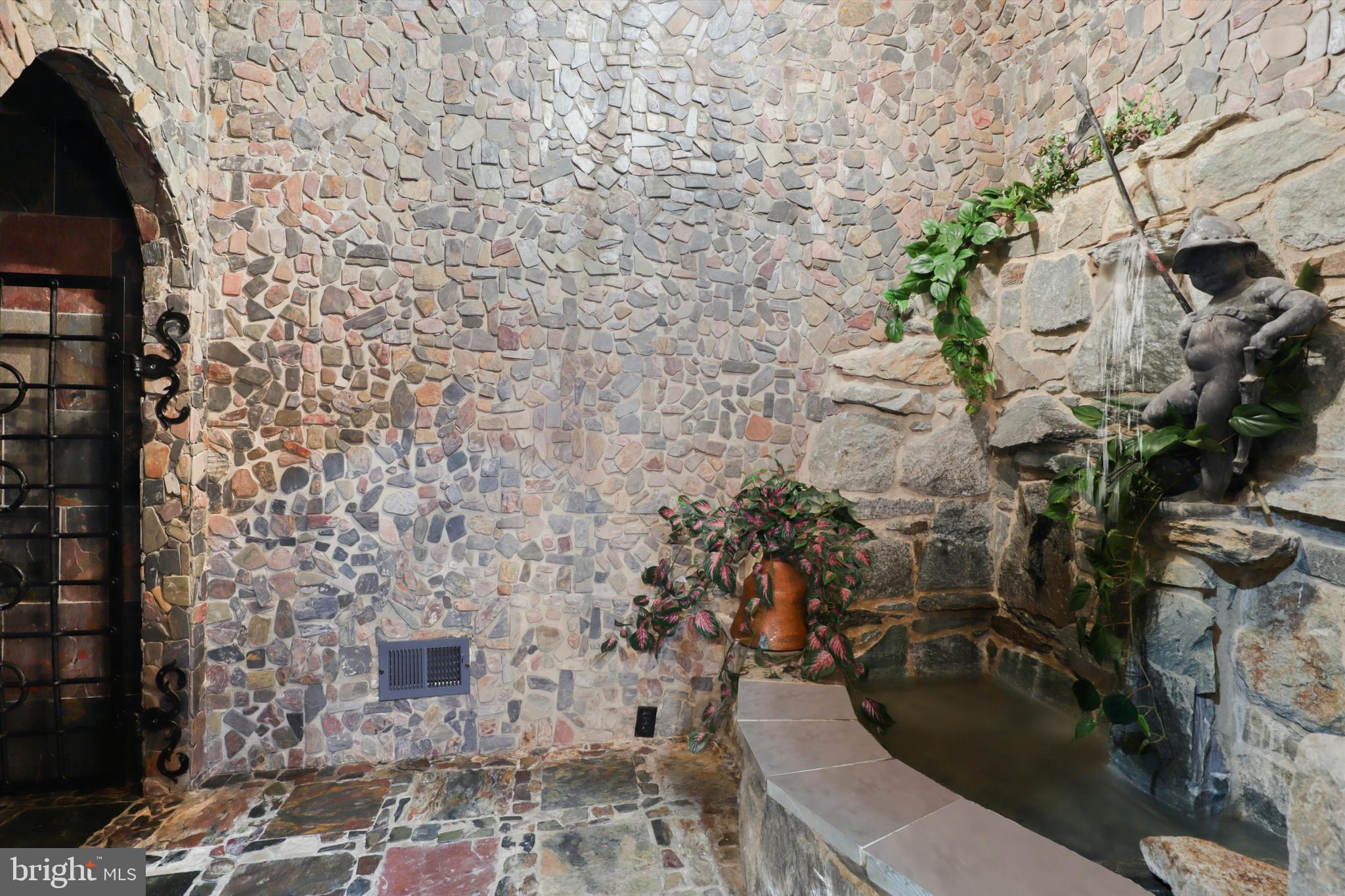 SADDLE RIDGE - Residential