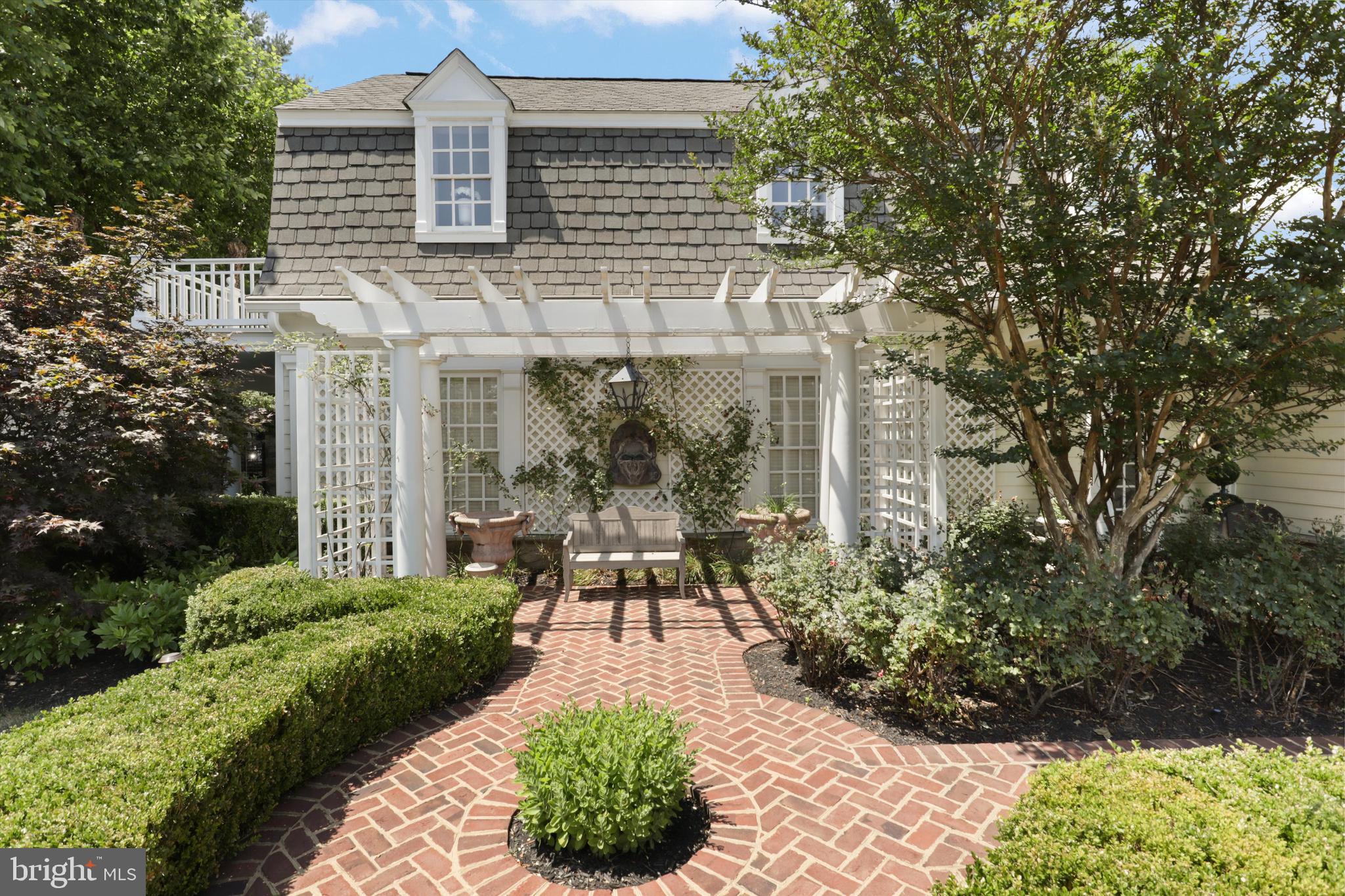 SADDLE RIDGE - Residential