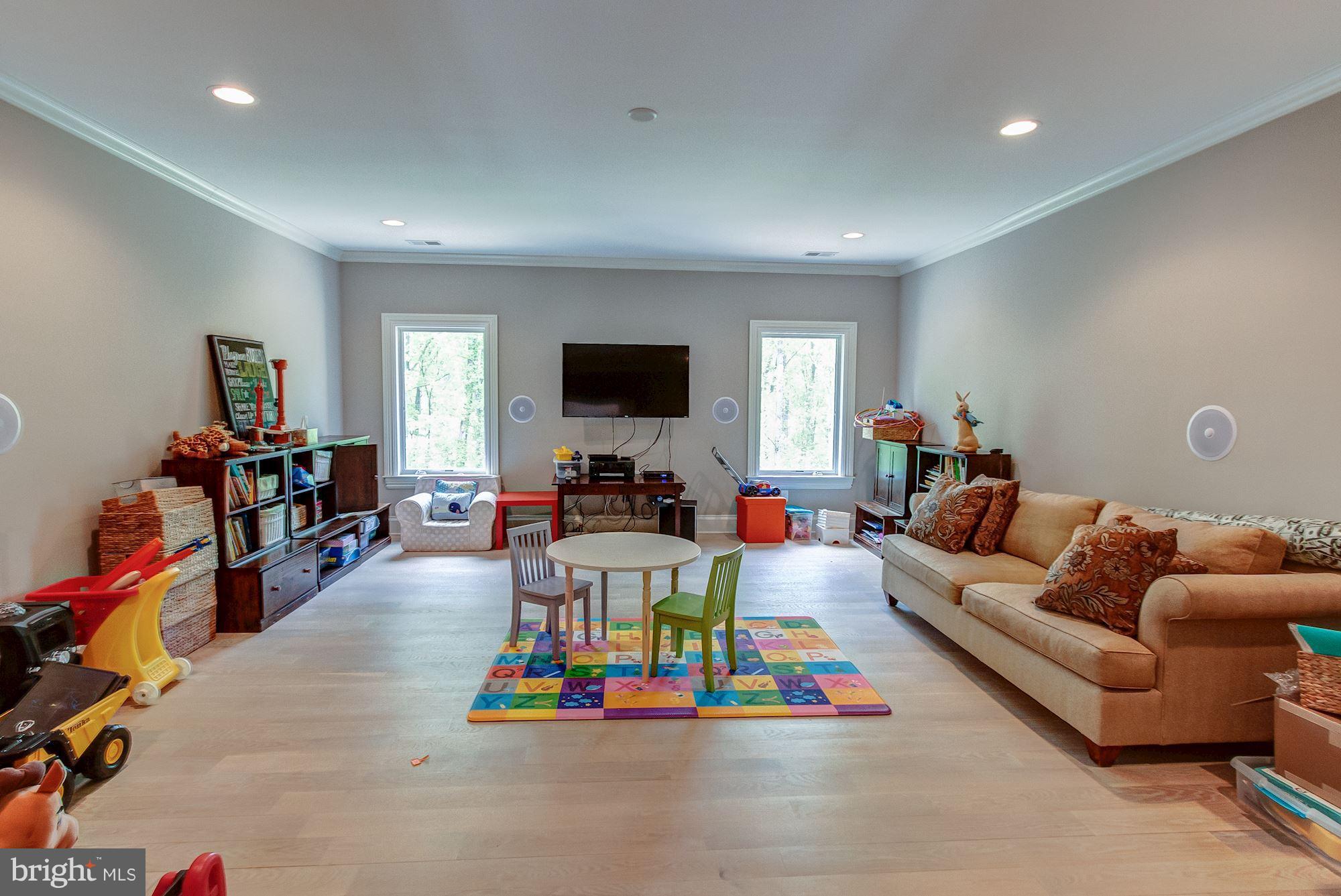 PEACOCK STATION - Residential